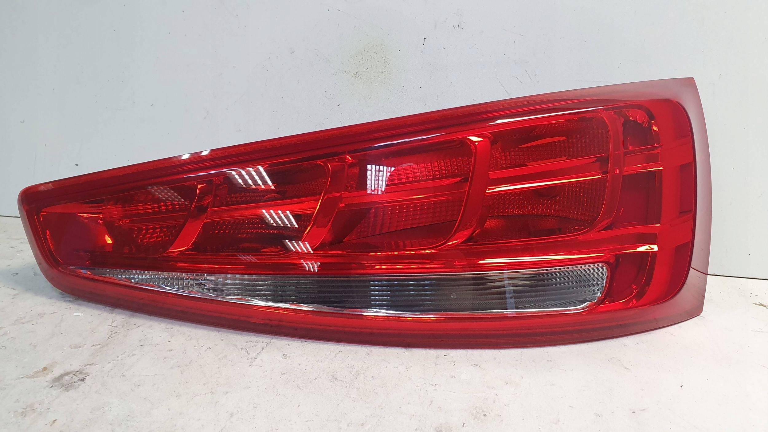 light rear part right 8U0945094 AUDI Q3 11