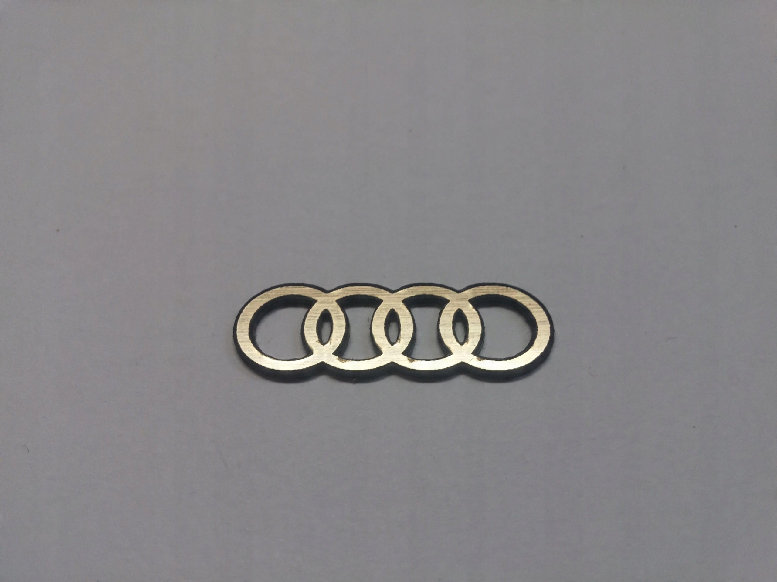 

Audi naklejka emblemat 30 x 10 mm *złota