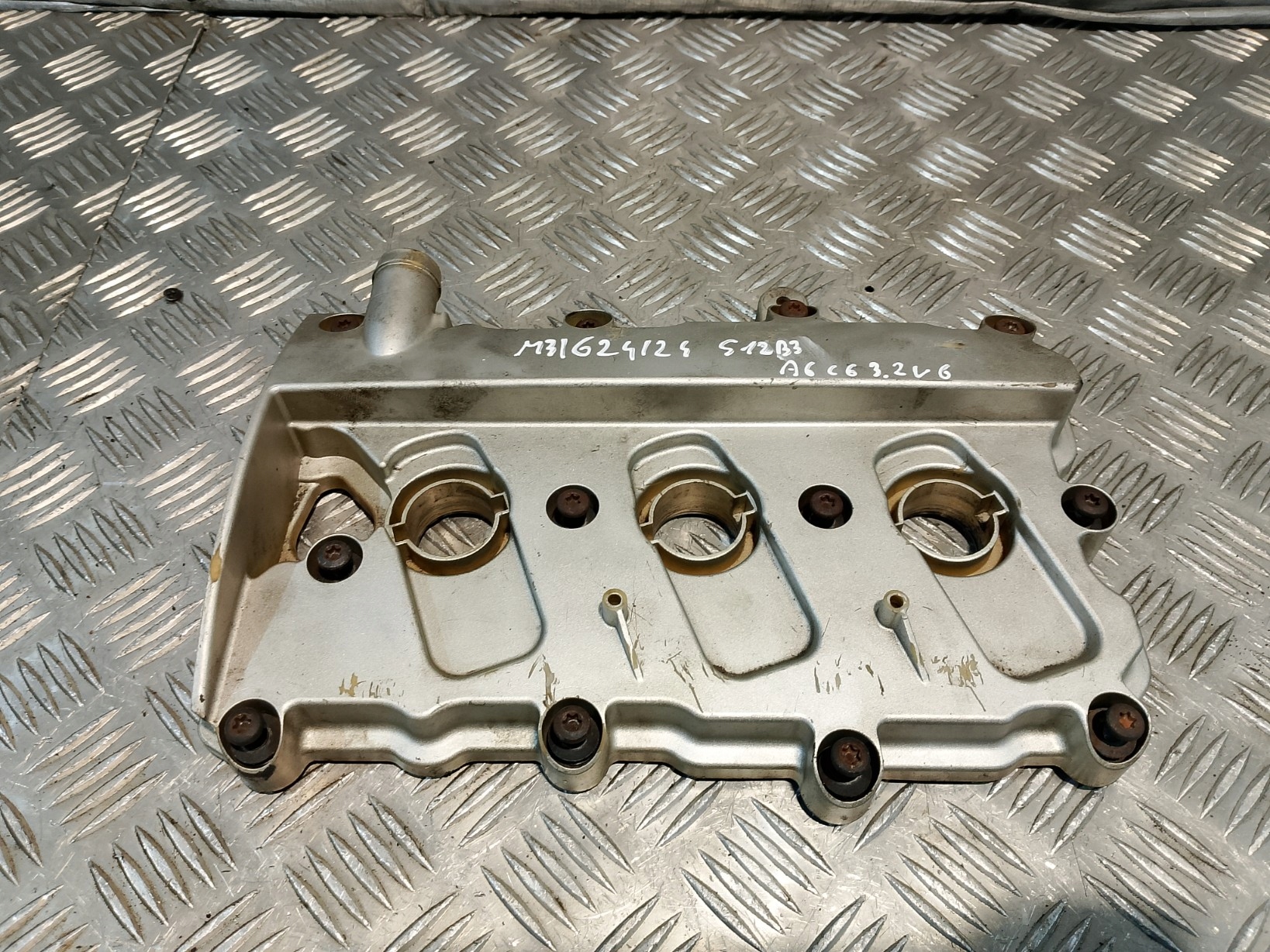 Abdeckung der Ventile AUDI A6 C6 3.2 V6 06E103472L