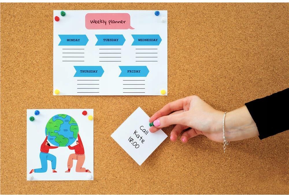 Tablica korkowa 60x90cm drewniana Memoboards Szerokość produktu 90 cm