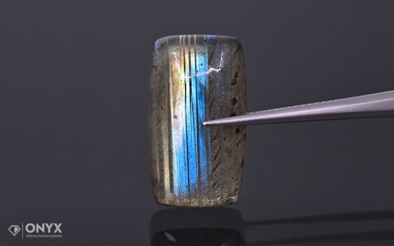 Labradorit kabošon cushion 23,5x13,5 mm