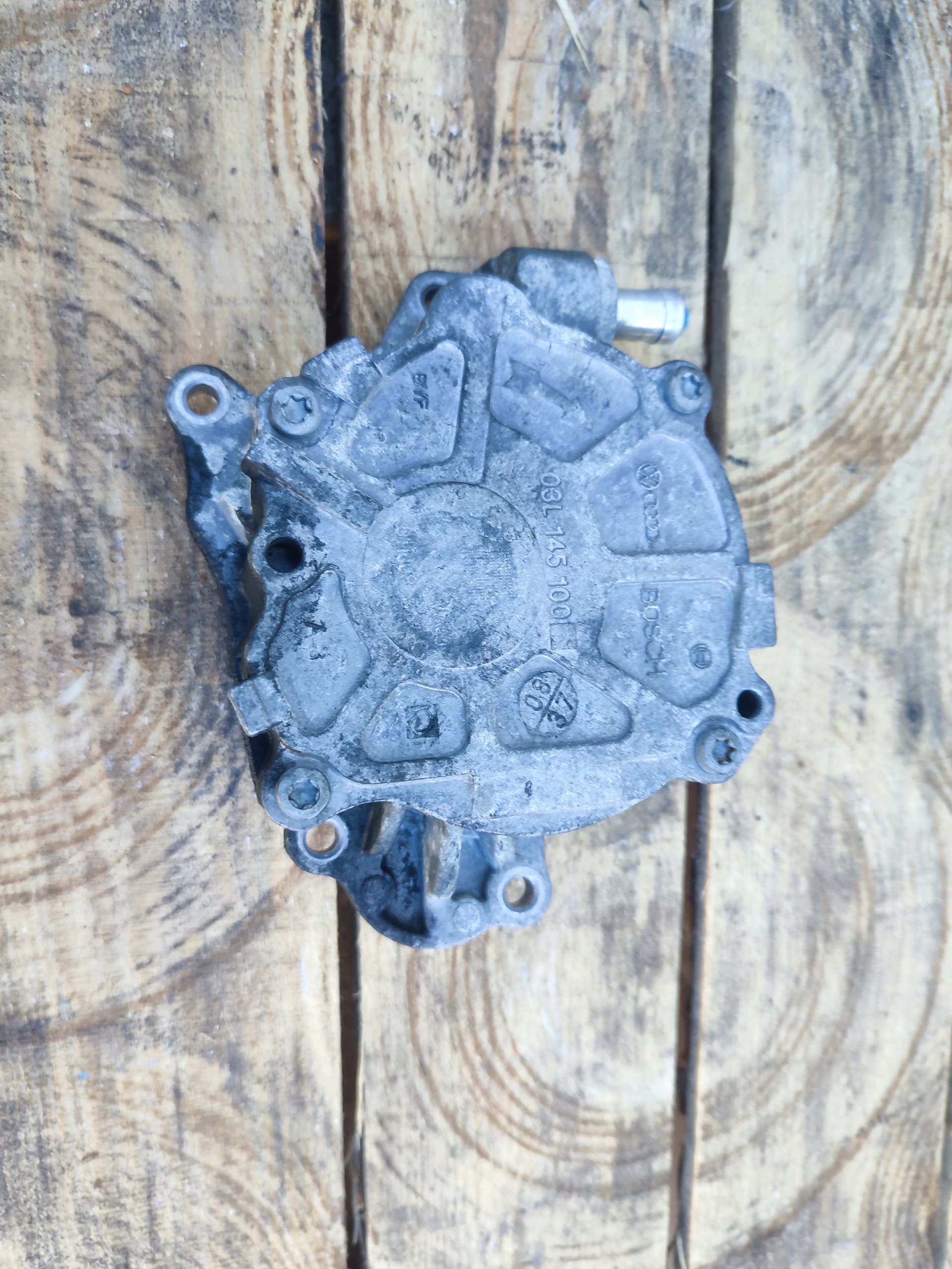 pump vacual vacum Volkswagen Passat CC 03L145100