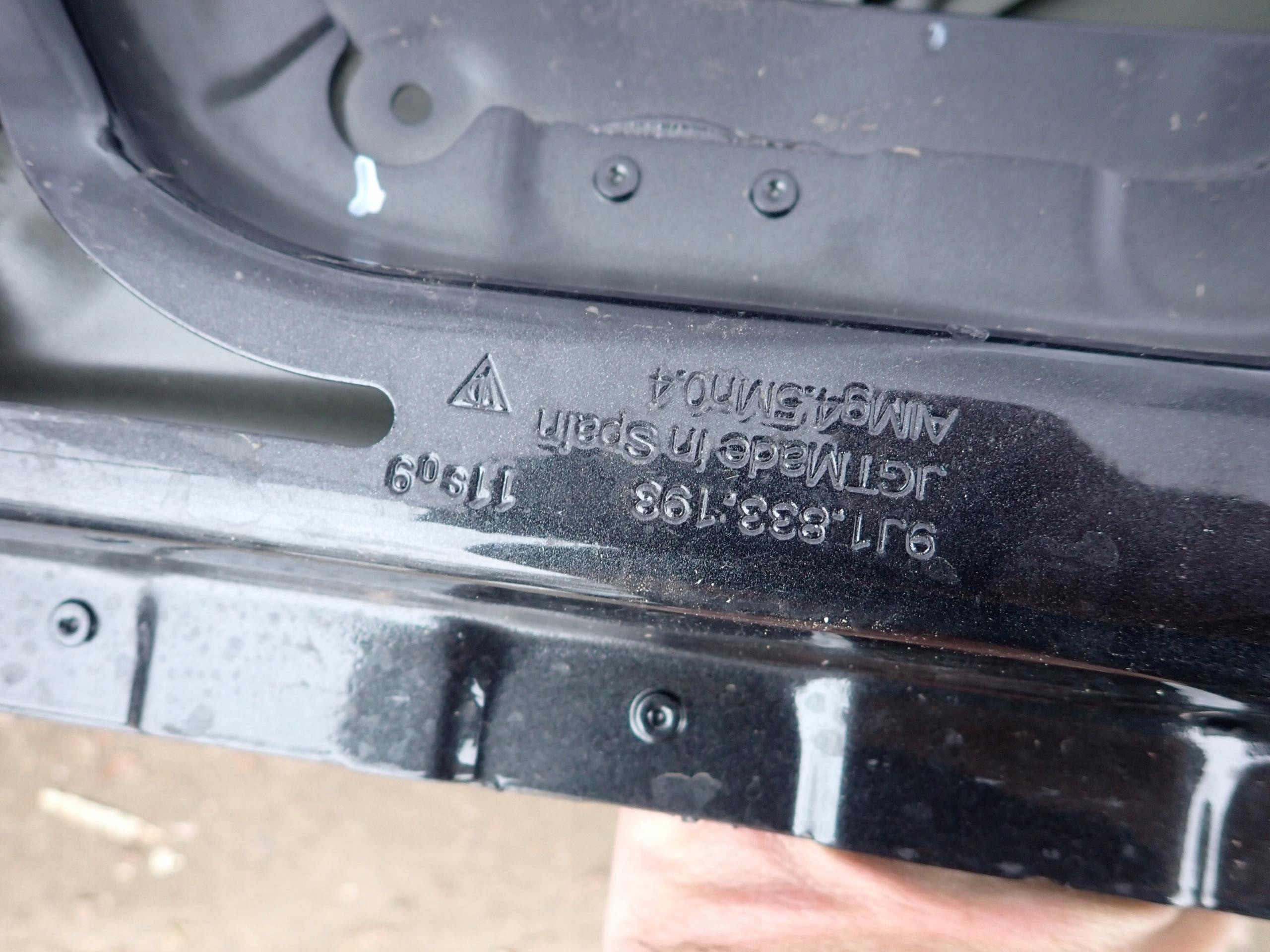 PORSCHE TAYCAN 9J1 19- Tür links heck hinten
