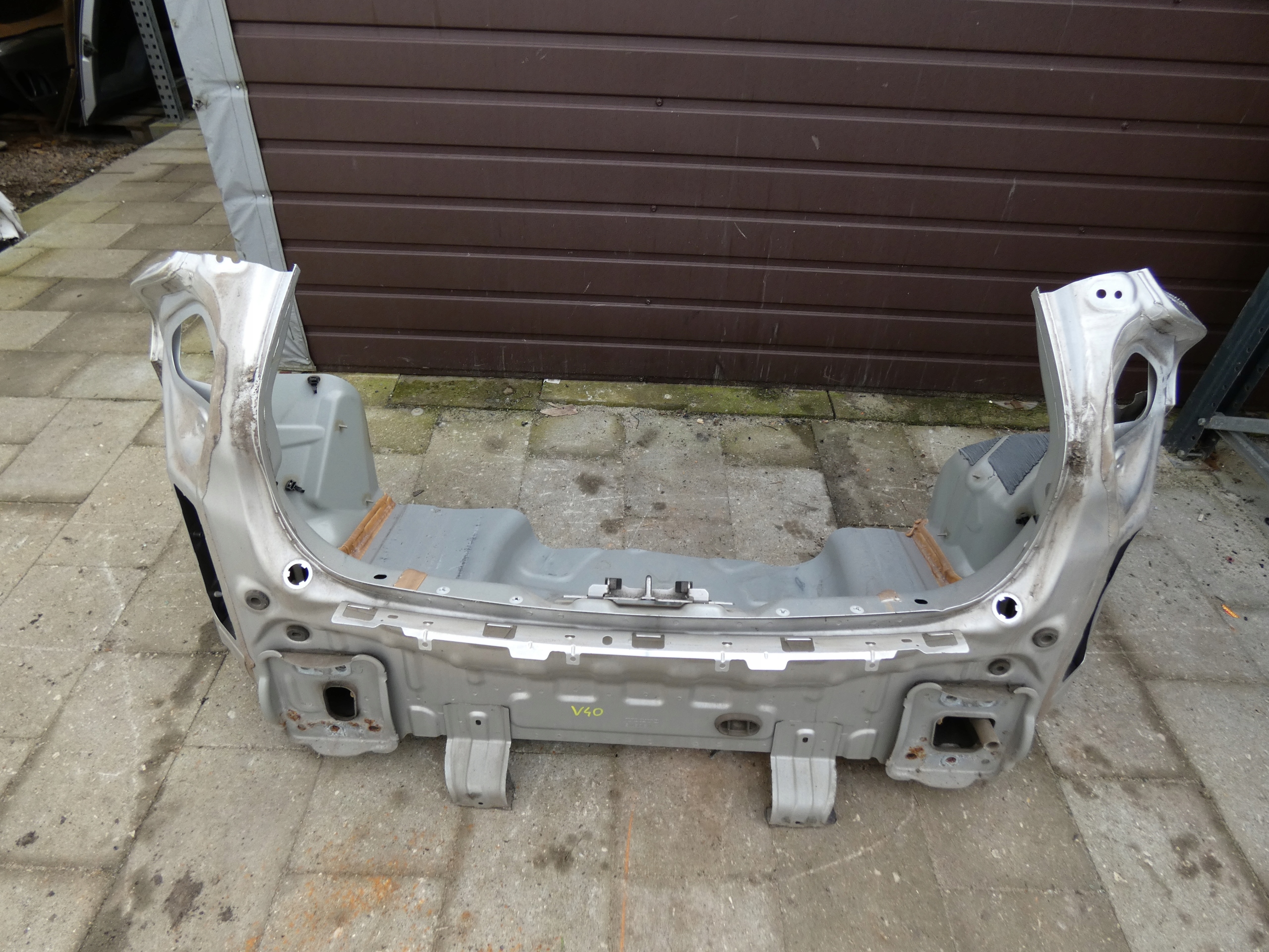 Volvo V40 II 12- WANNA DUPA PAS TYLNY TYŁ ĆWIARTKA