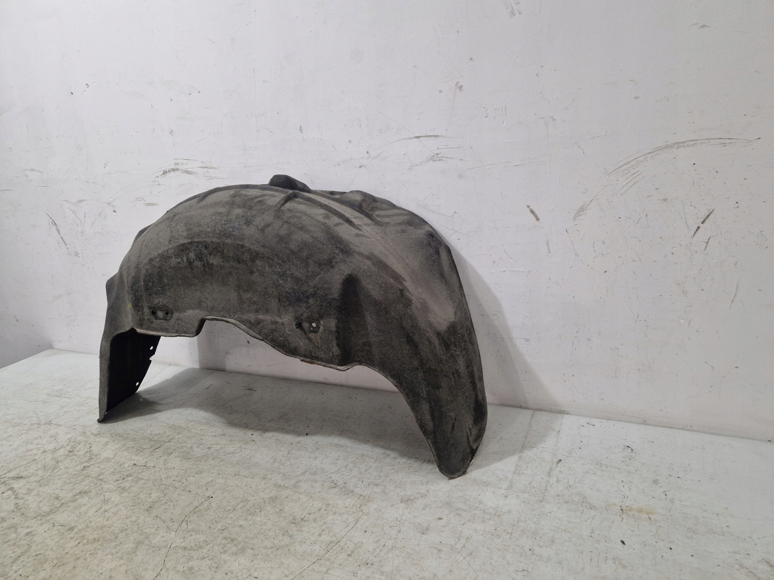 CADILLAC ESCALADE IV ESV 2014 - original mudguard left rear part GM 23234073