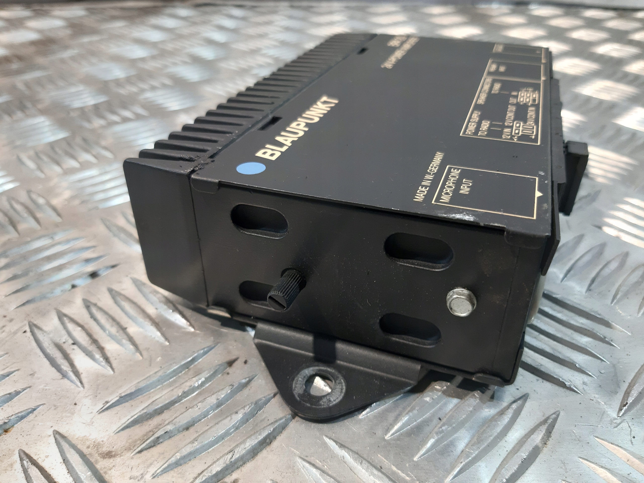 amplifier audio Blaupunkt BPA20 7607801010 24V