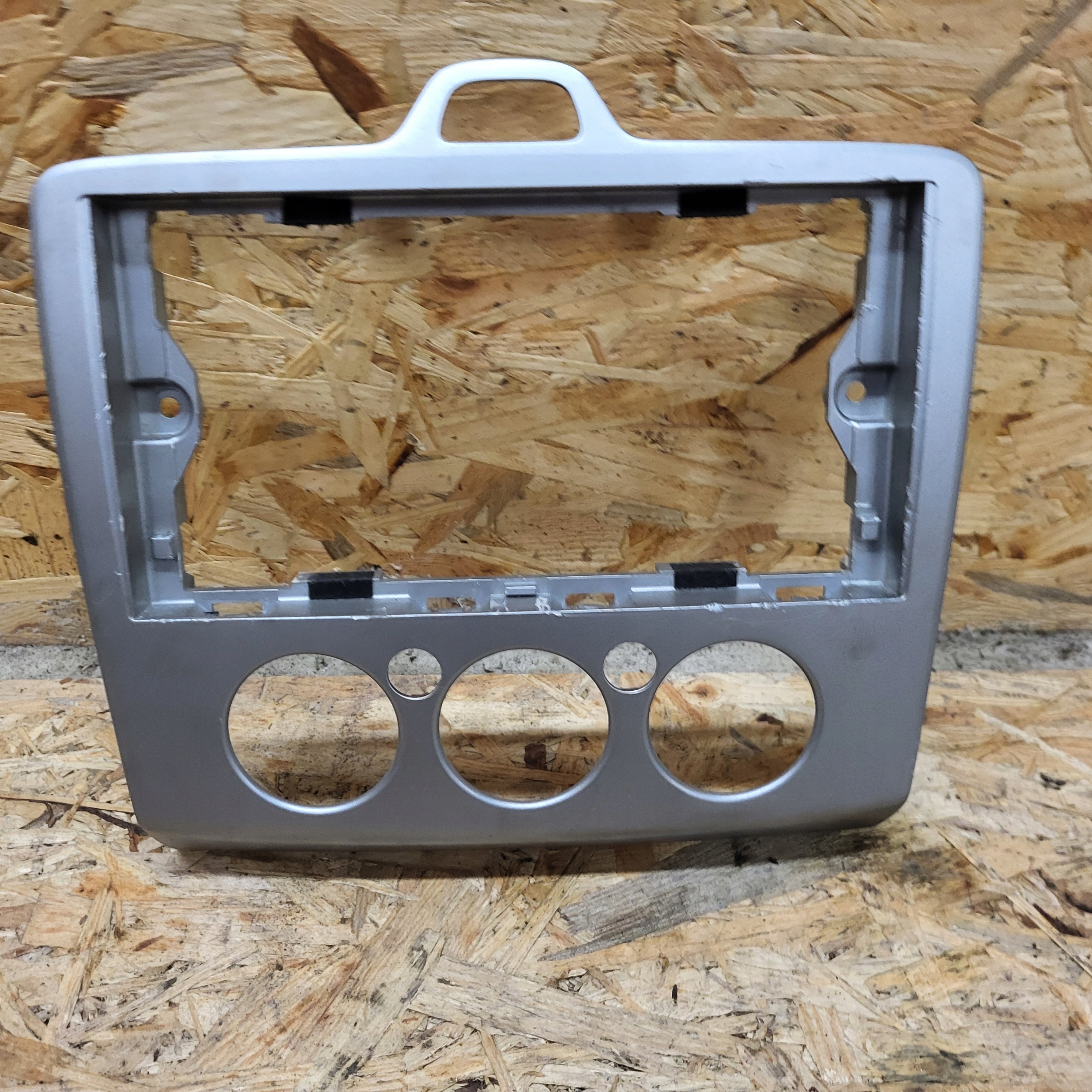 FORD FOCUS MK2 KOMBI HB 04-07R frame central RADIA