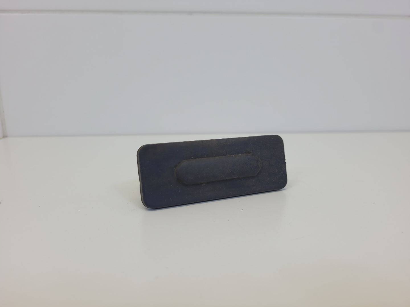 Bouton pour l’ouverture du capot Renault Megane 4 2018 906069264R