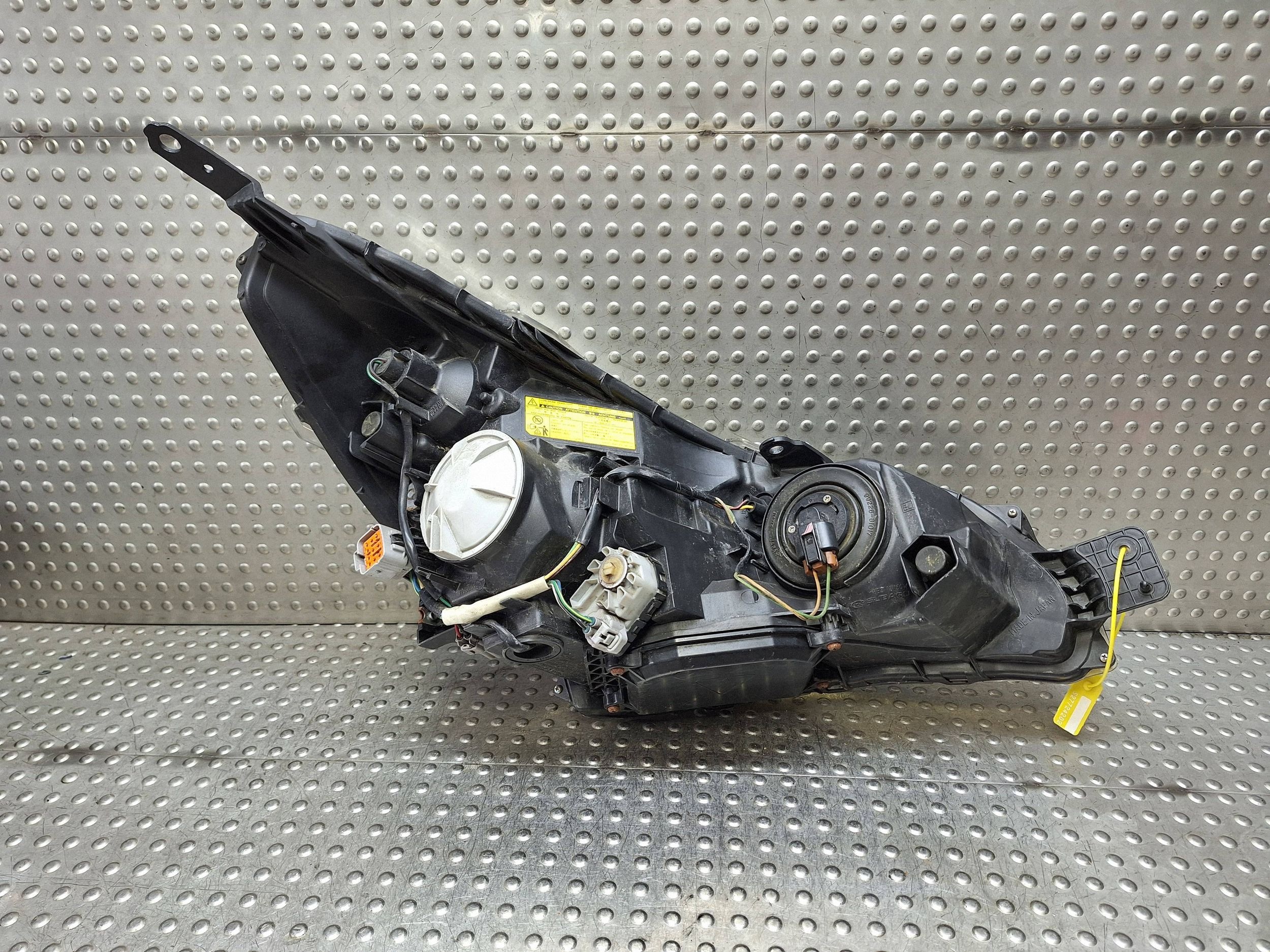 XENON left REFLEKTOR SUBARU LEGACY OUTBACK 09-12 EU