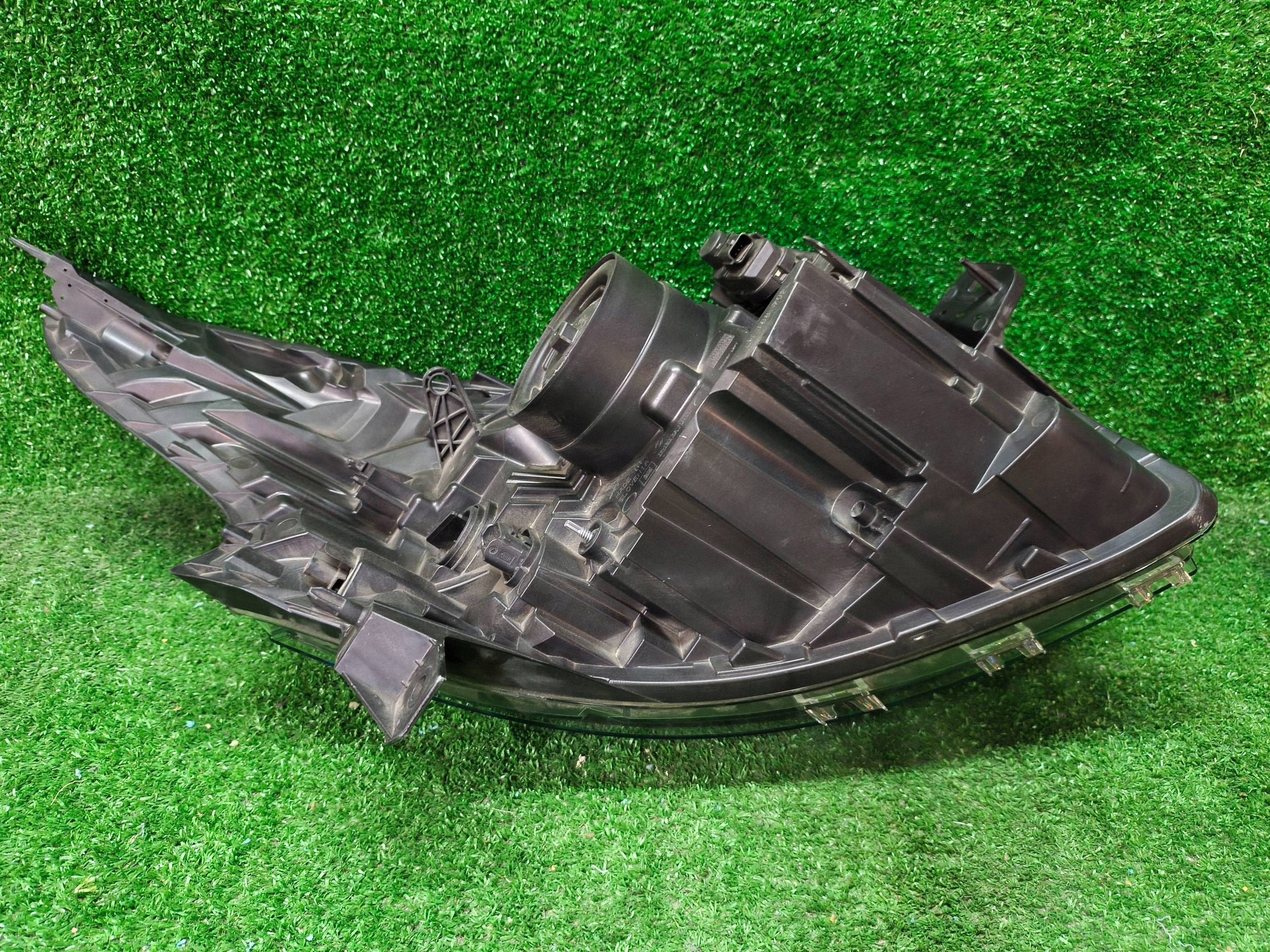 REFLEKTOR links vorne OPEL VIVARO B 14- NR.R1431