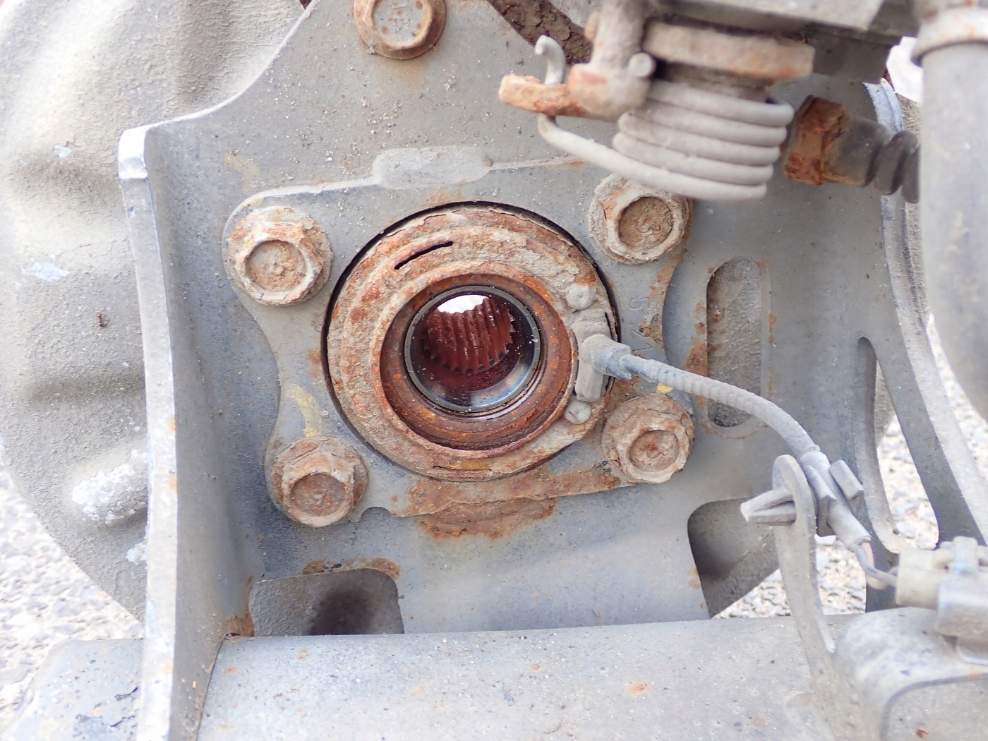 BELKA OŚ ZAWIESZENIA TYŁ TYLNA TAECZ 2XZACISK SUZUKI 4X4 SUZUKI SX4 S-CROSS Wersja Europejska