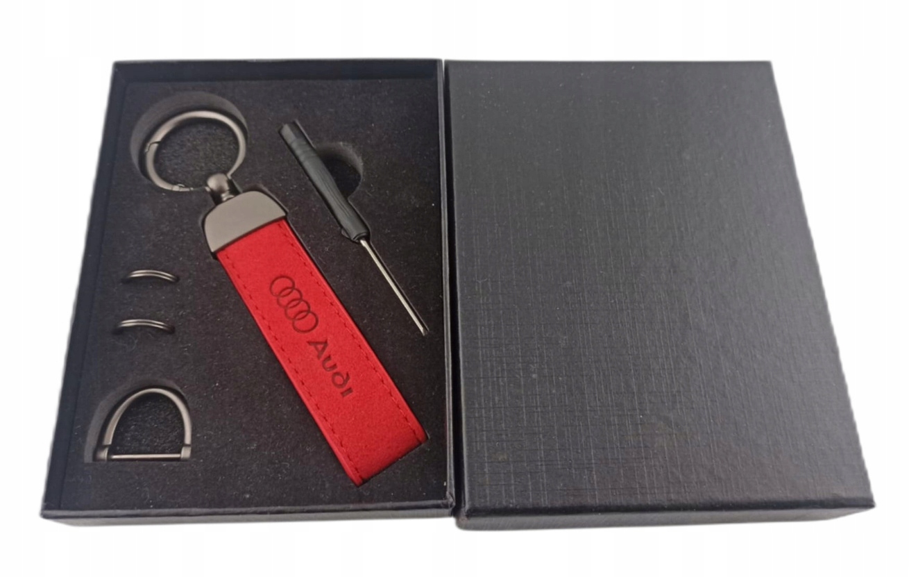 Audi Brelok Breloczek Alcantara Skóra Czerwony Pudełko Prezentowe