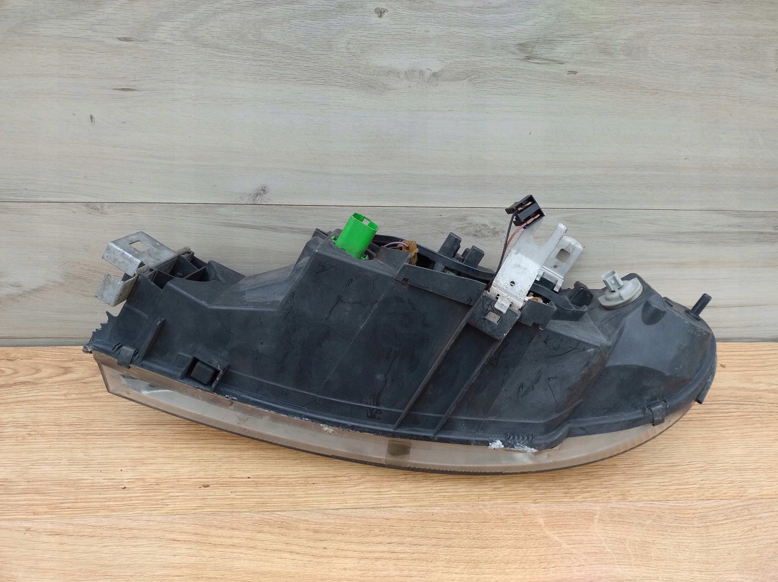 FORD MONDEO MK2 96-00 ROK right light front REFLEKTOR 1305235441 E803JR