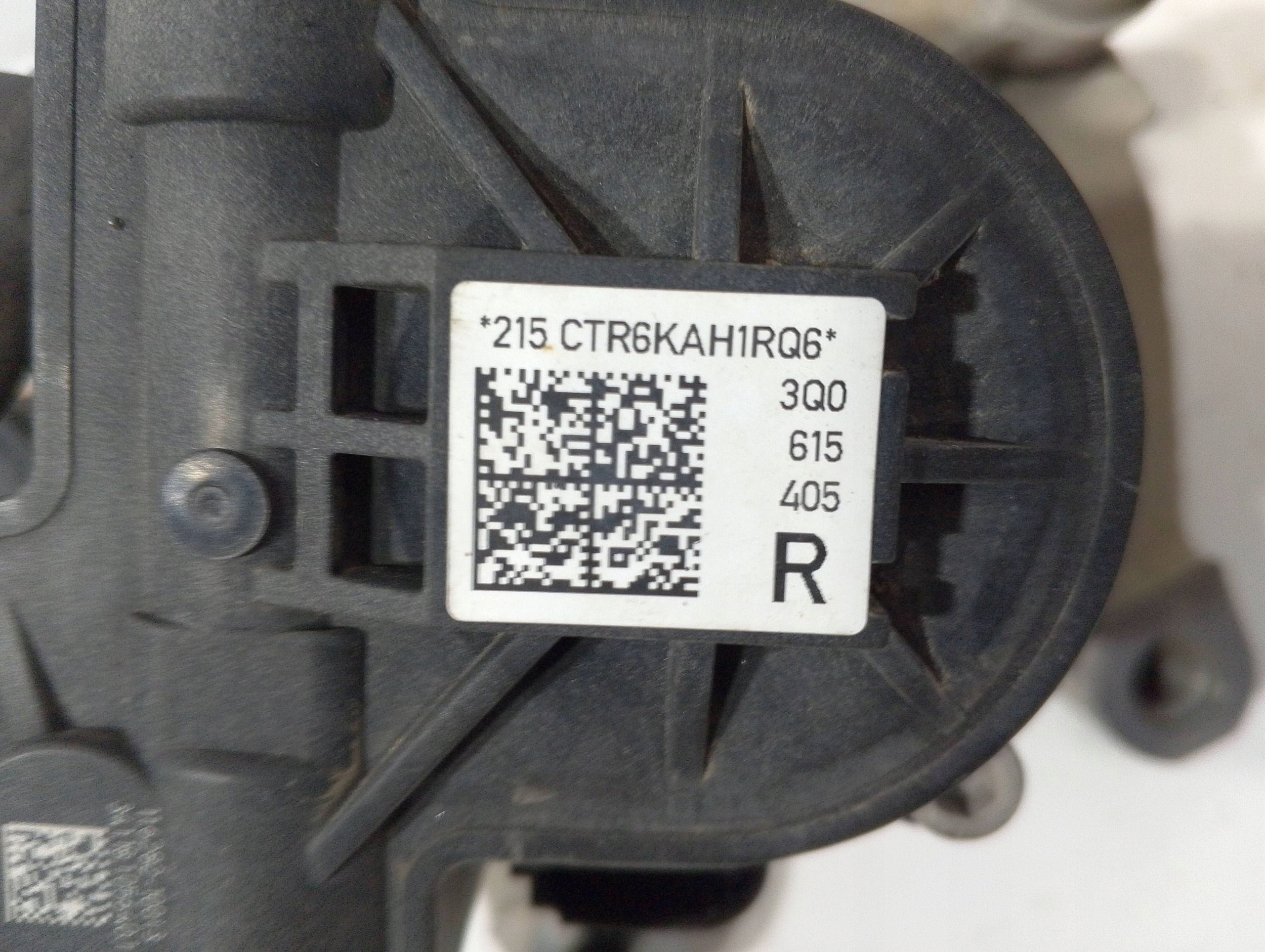 Volkswagen Passat B8 caliper brake rear left 3Q0615405 (B586)