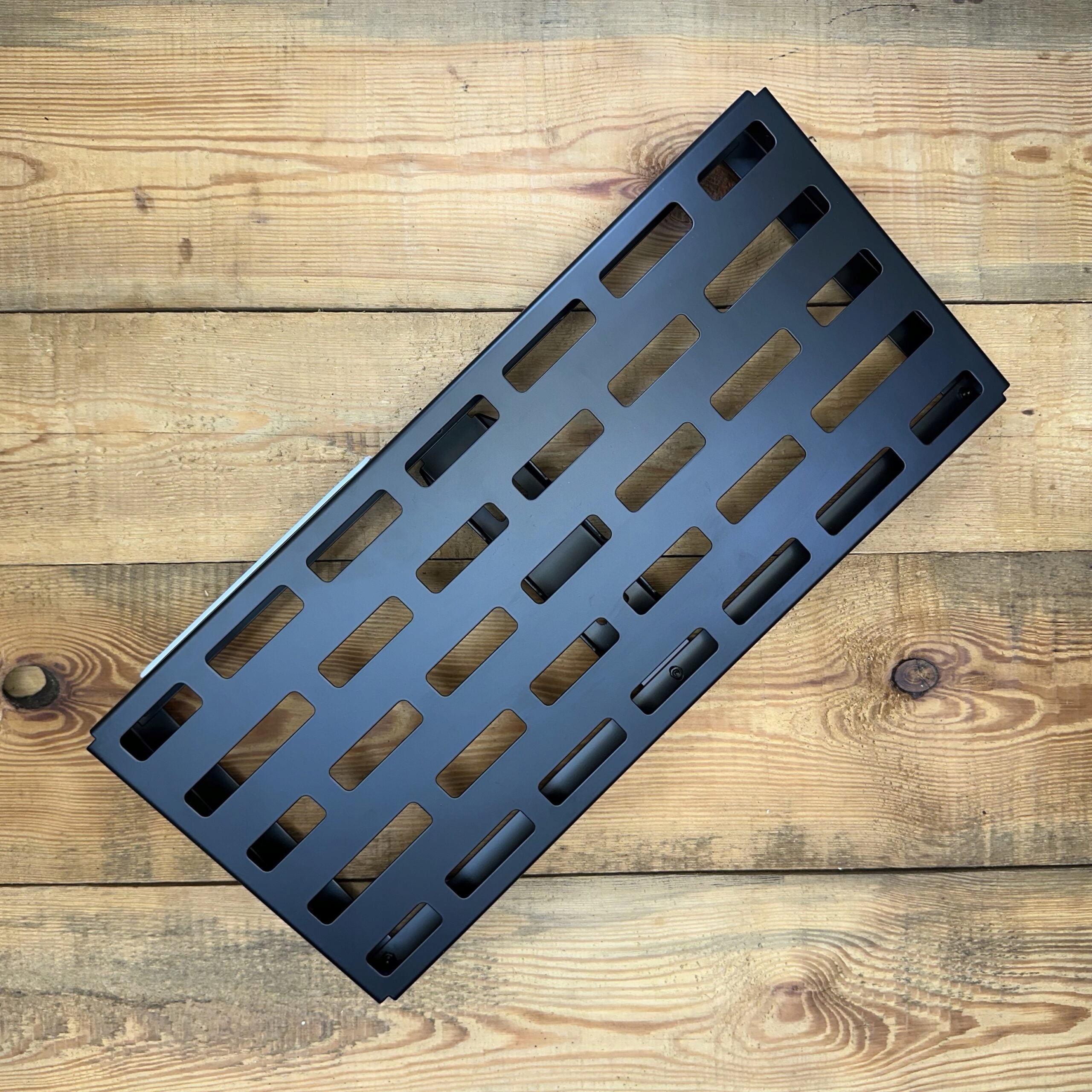 Rockboard Tres 3.0 hliníkový pedálový panel pro 9 efektů s krytem