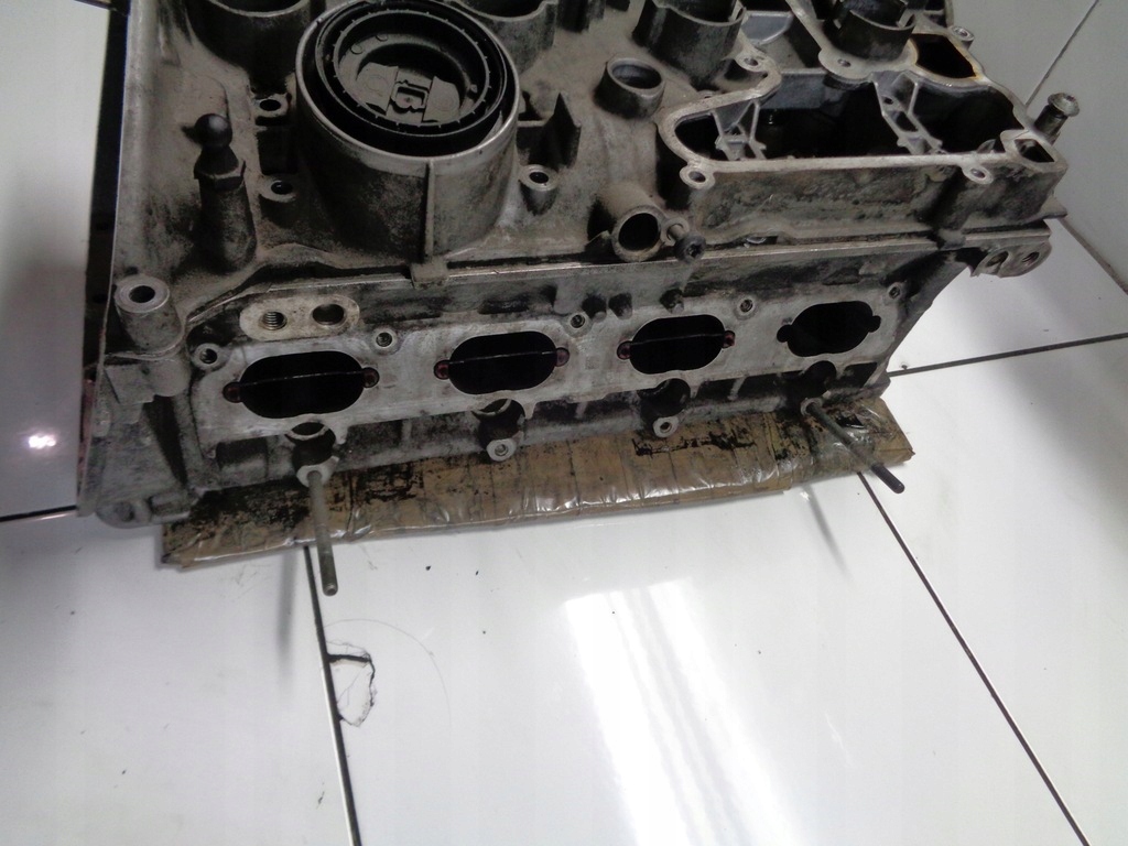 AUDI A4 B8 2.0TFSI CDN TESTATA Motore 06H103373J