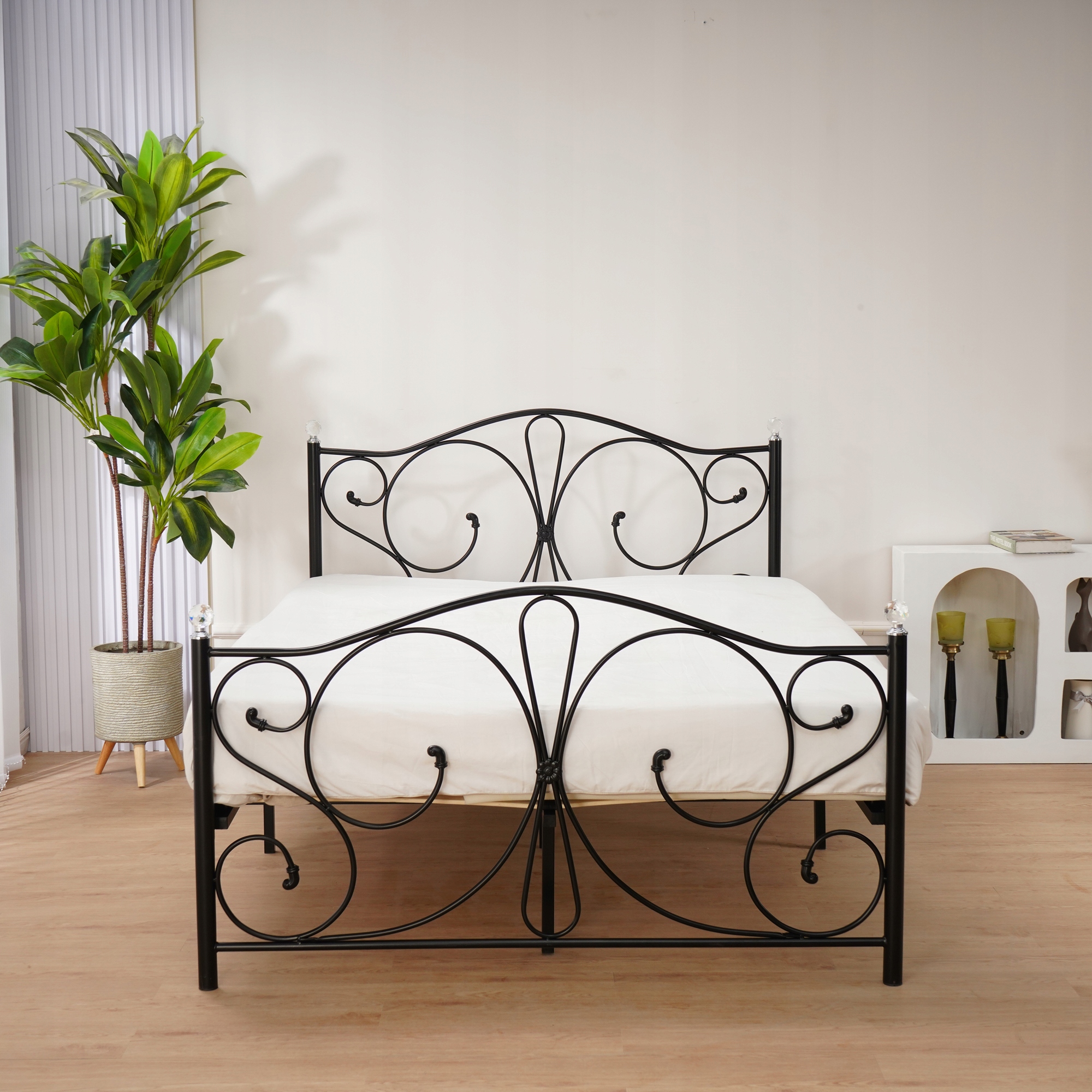 

Łóżko Metalowe 140x200 Ze Stelażem Kryształ Loft