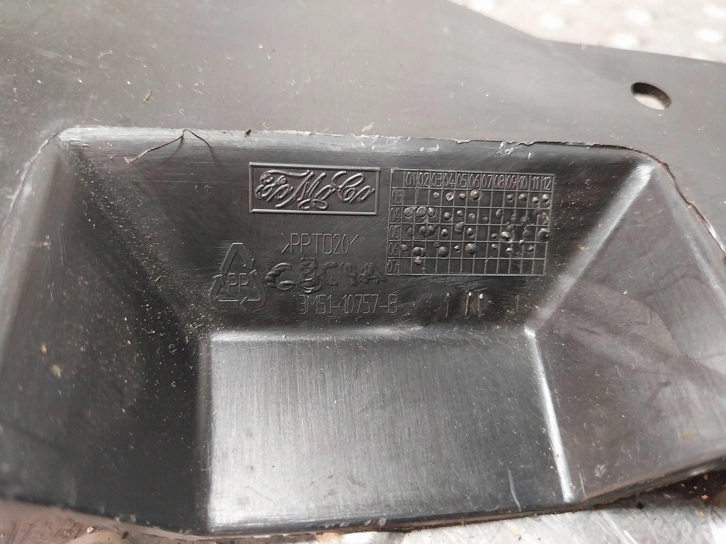 obal akumulátoru 3M51-10757-B VOLVO V50 S40 II