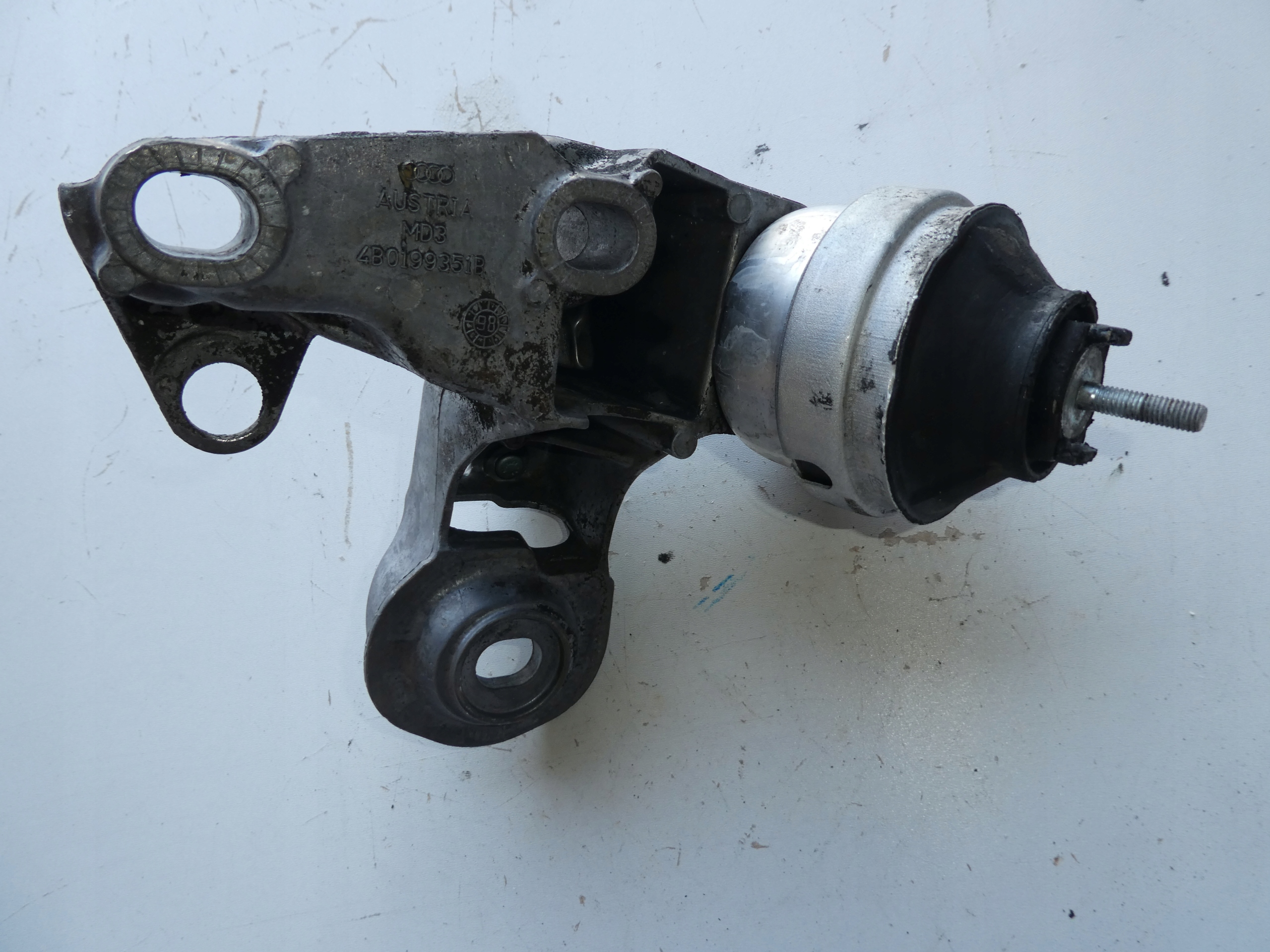 engine mount 3B0199351H VW AUDI A4 B5 4B0199351B