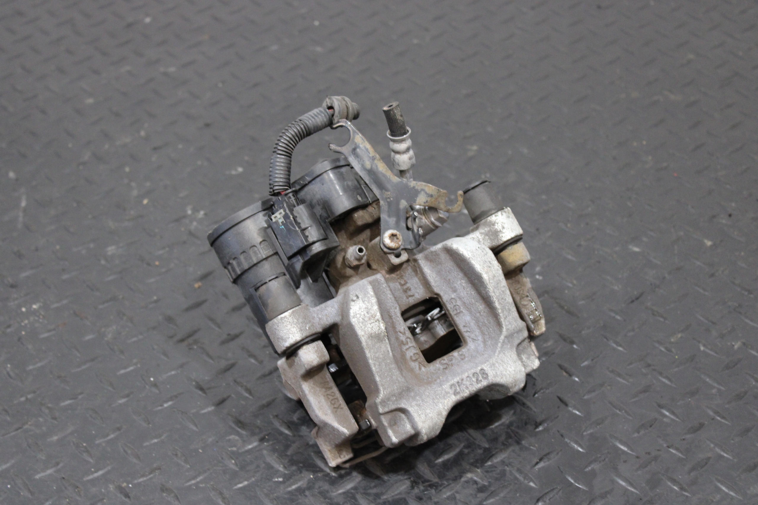 caliper brake left rear part JAGUAR E-PACE X540 S JK72-2K328-AA 2,0 D