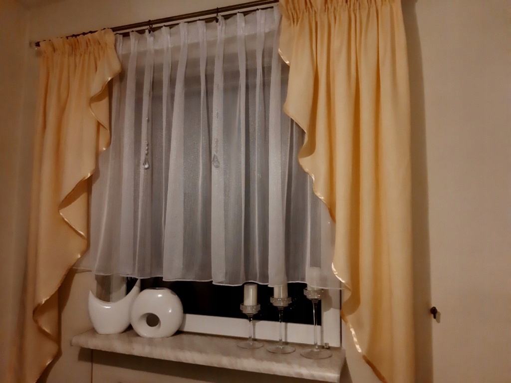 

Nowoczesna firana Perłowe Prążki wys.120cm