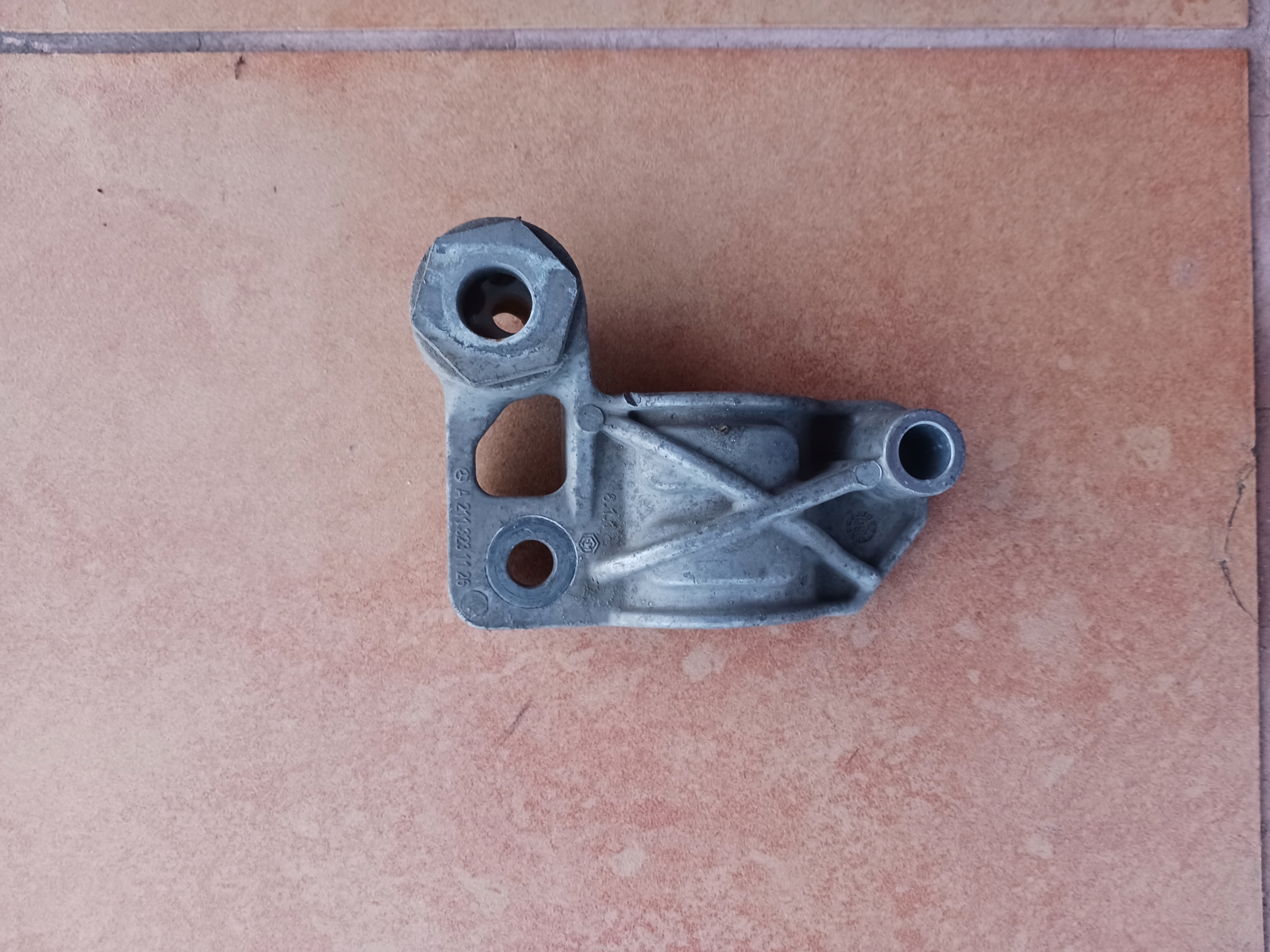 Halter Halter des stabilisators MERCEDES W211 A2113231126