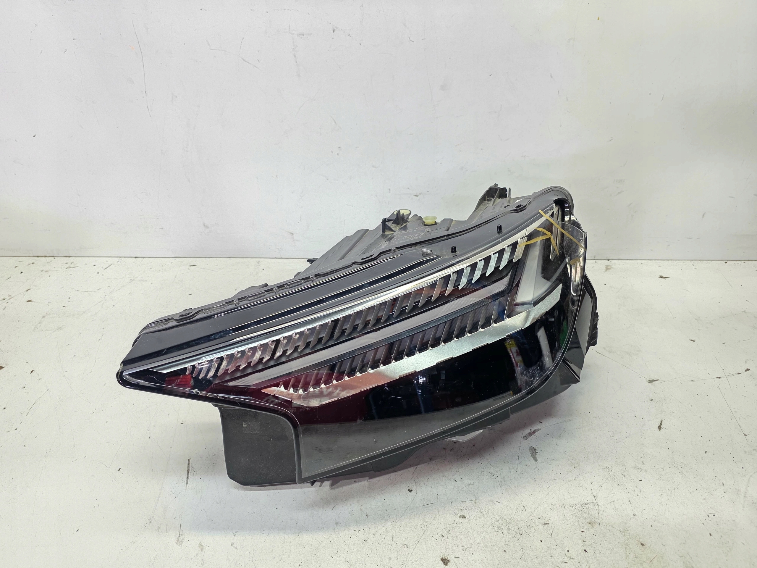 REFLEKTOR light left front MATRIX AUDI Q4 E-TRON 89A941035A