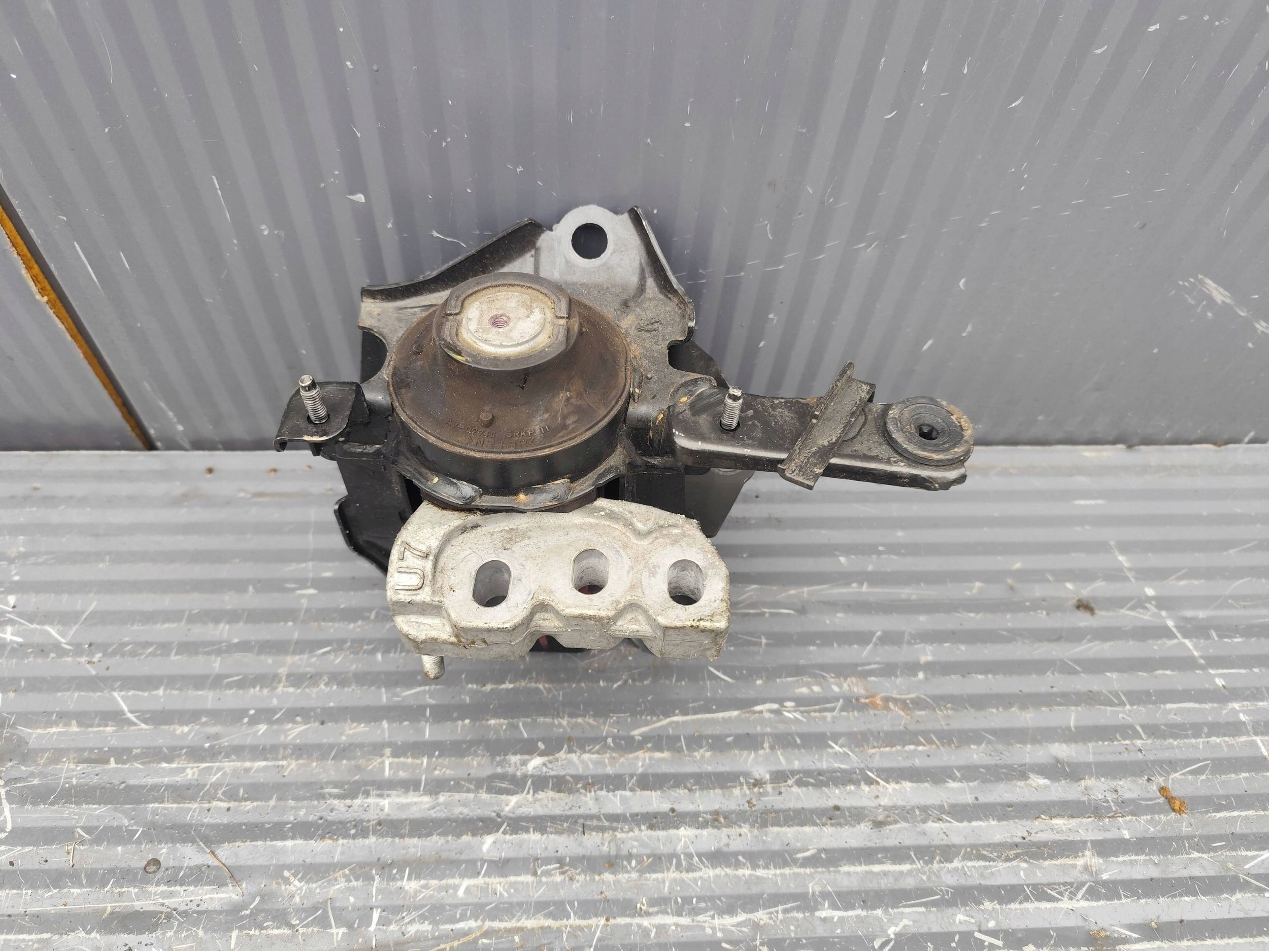 TOYOTA YARIS CROSS airbag engine mount
