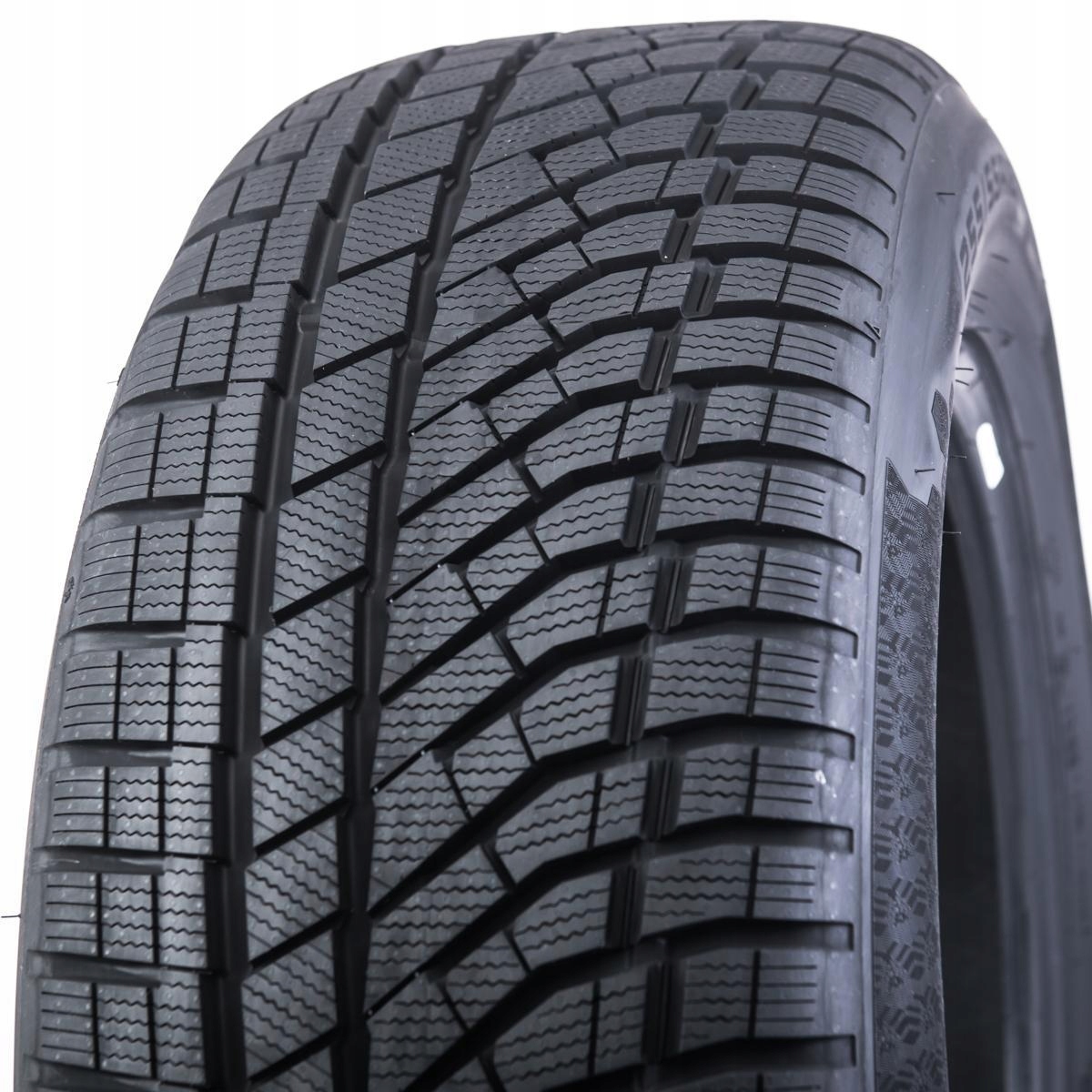 1x OPONA 235/50R18 Falken Eurowinter HS02 PRO