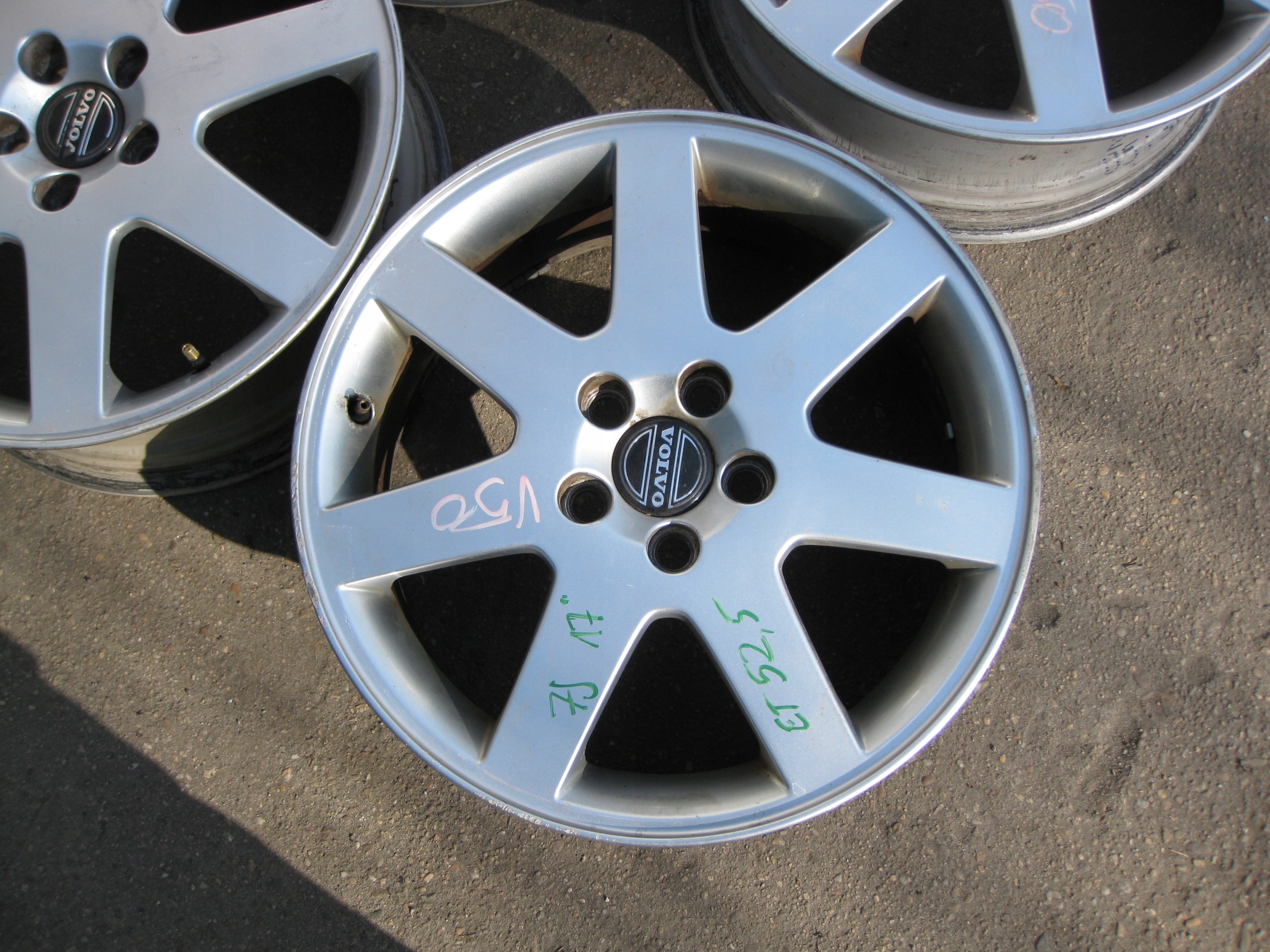 VOLVO V50 discs aluminium 17" ET 52,5 KOMPLET nice