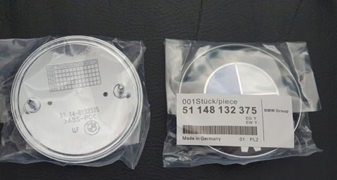 NOWY ZNACZEK EMBLEMAT NA MASKE BMW E30 Part number 51148132375