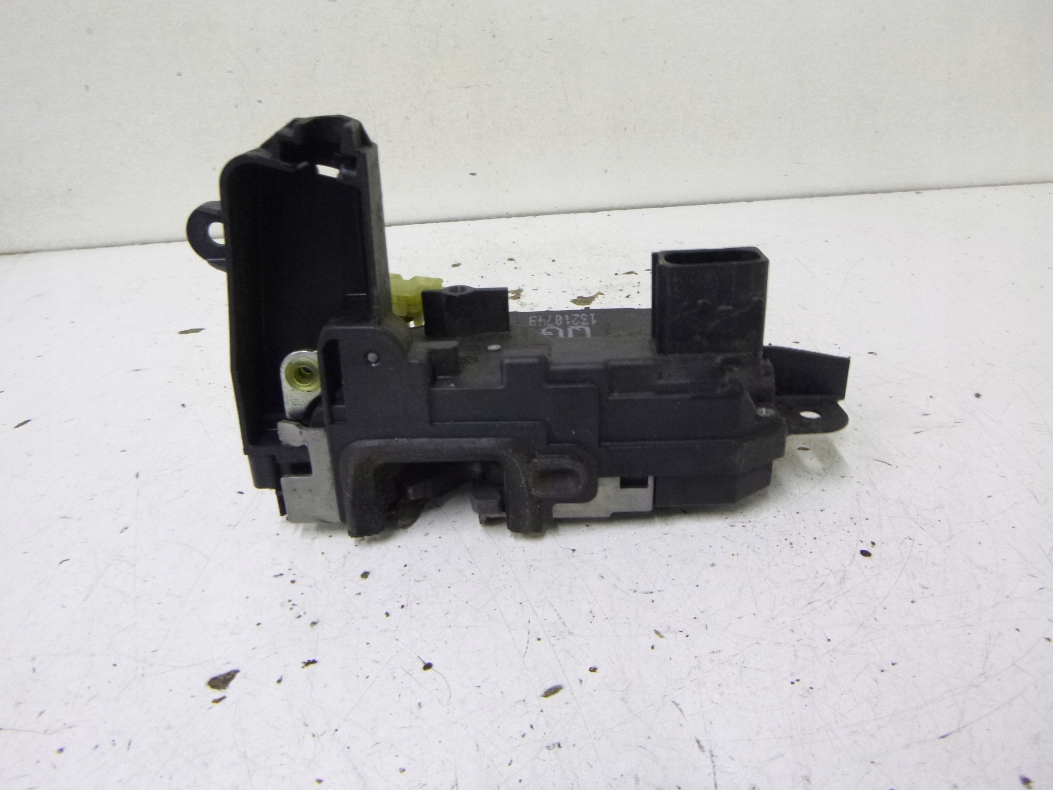 lock door front right Opel Astra H 3D QG13210749