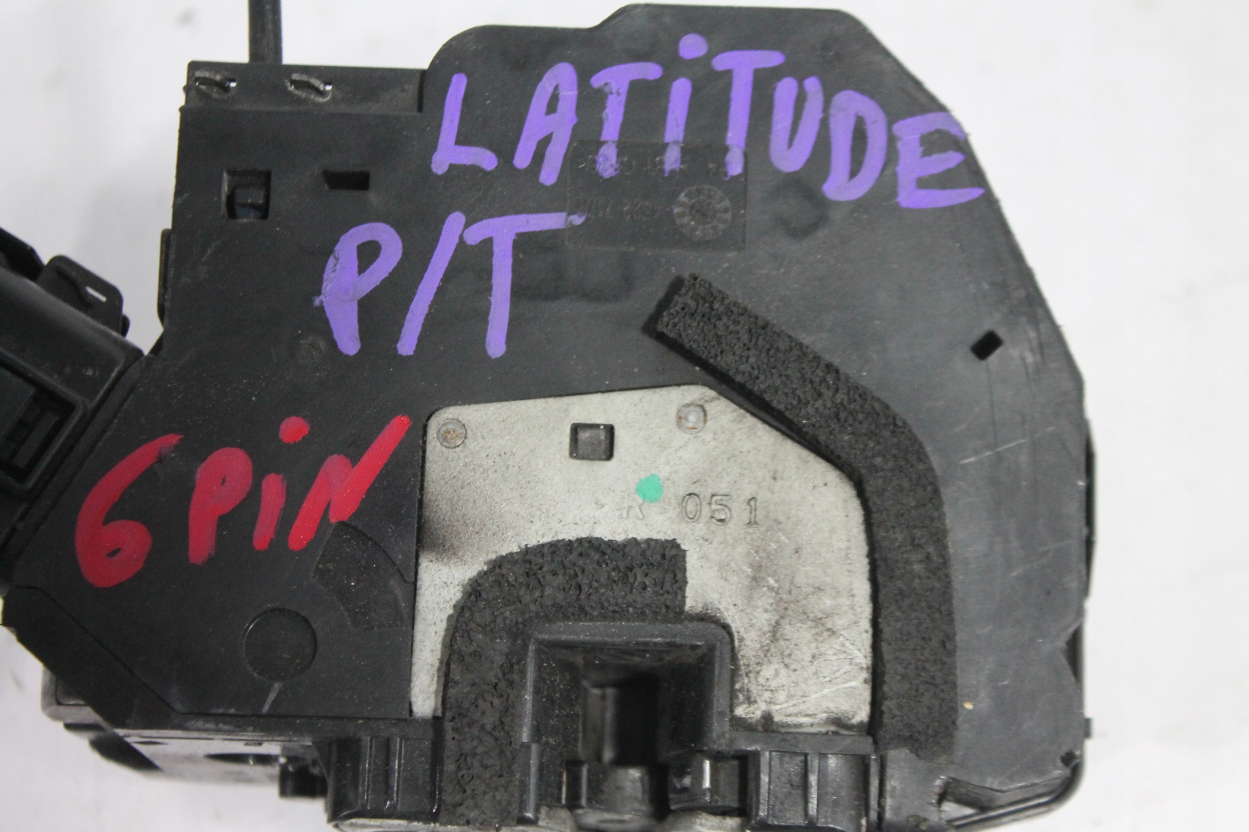 lock handle right rear part 6PIN RENAULT LATITUDE 10