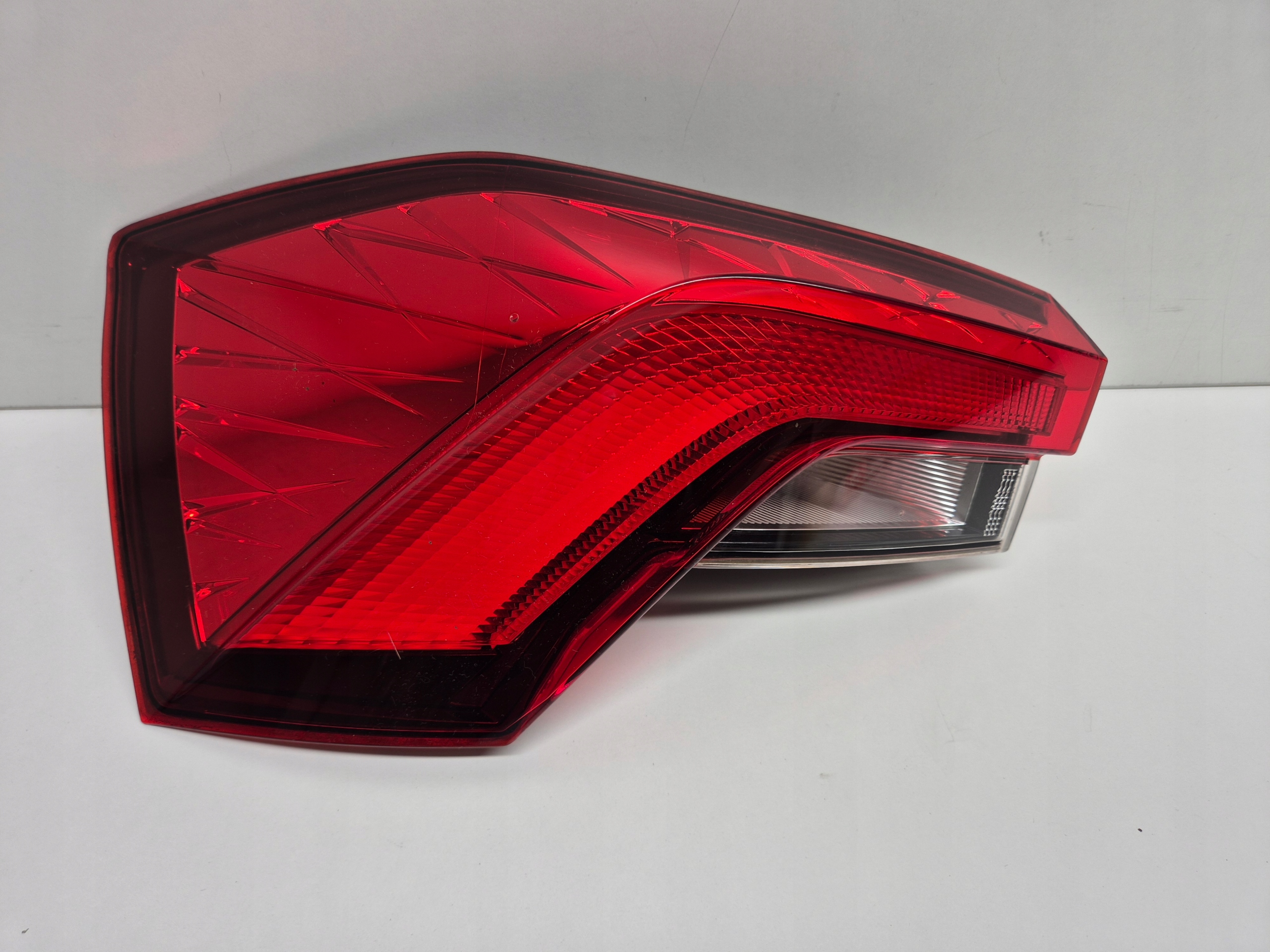 SKODA KAMIQ LAMPA TYLNA LEWA LED MID ORYGINAŁ EUROPA 2019-