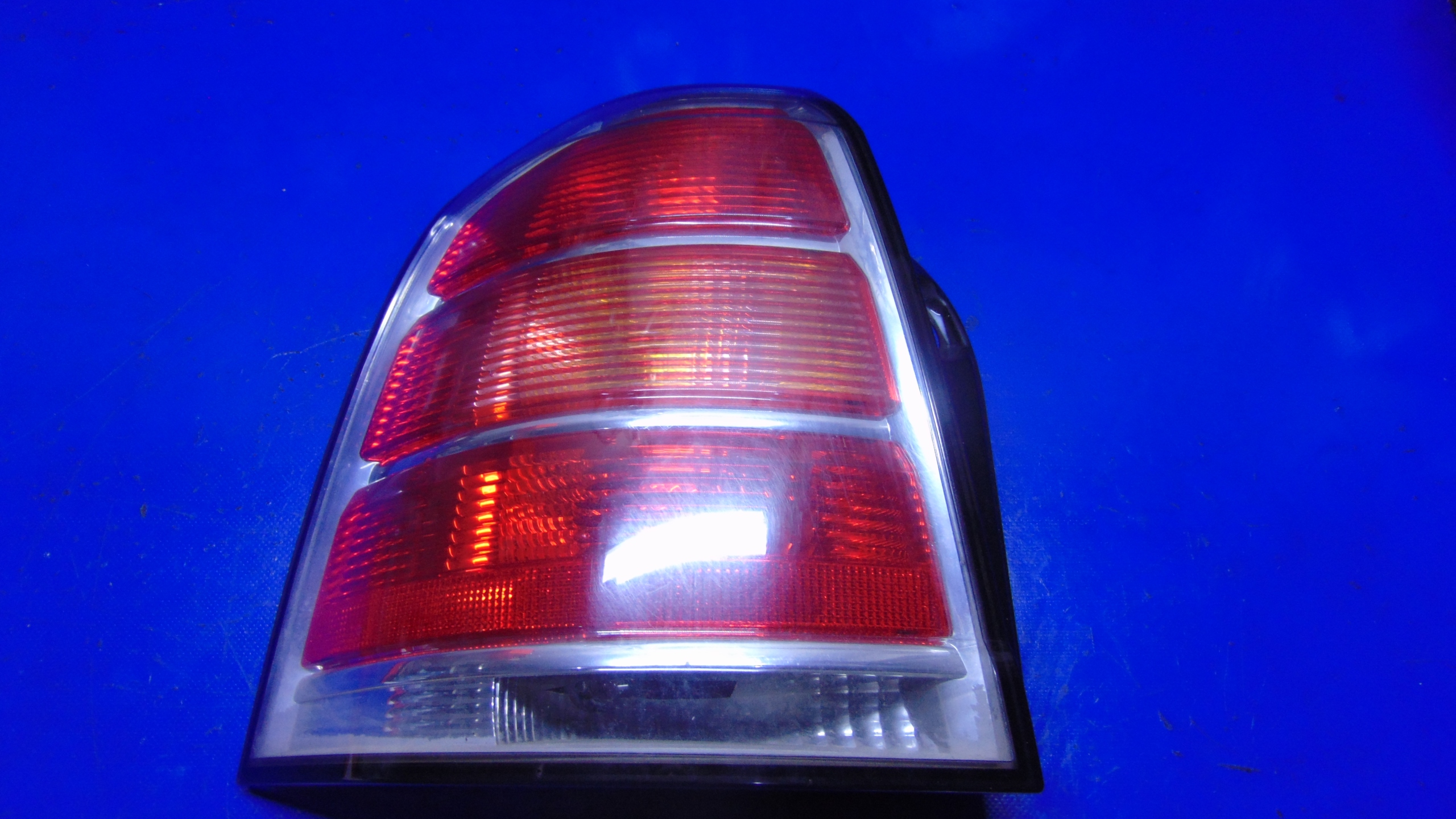 feu gauche arrière OPEL ZAFIRA B 05-14 ROKPOMPA