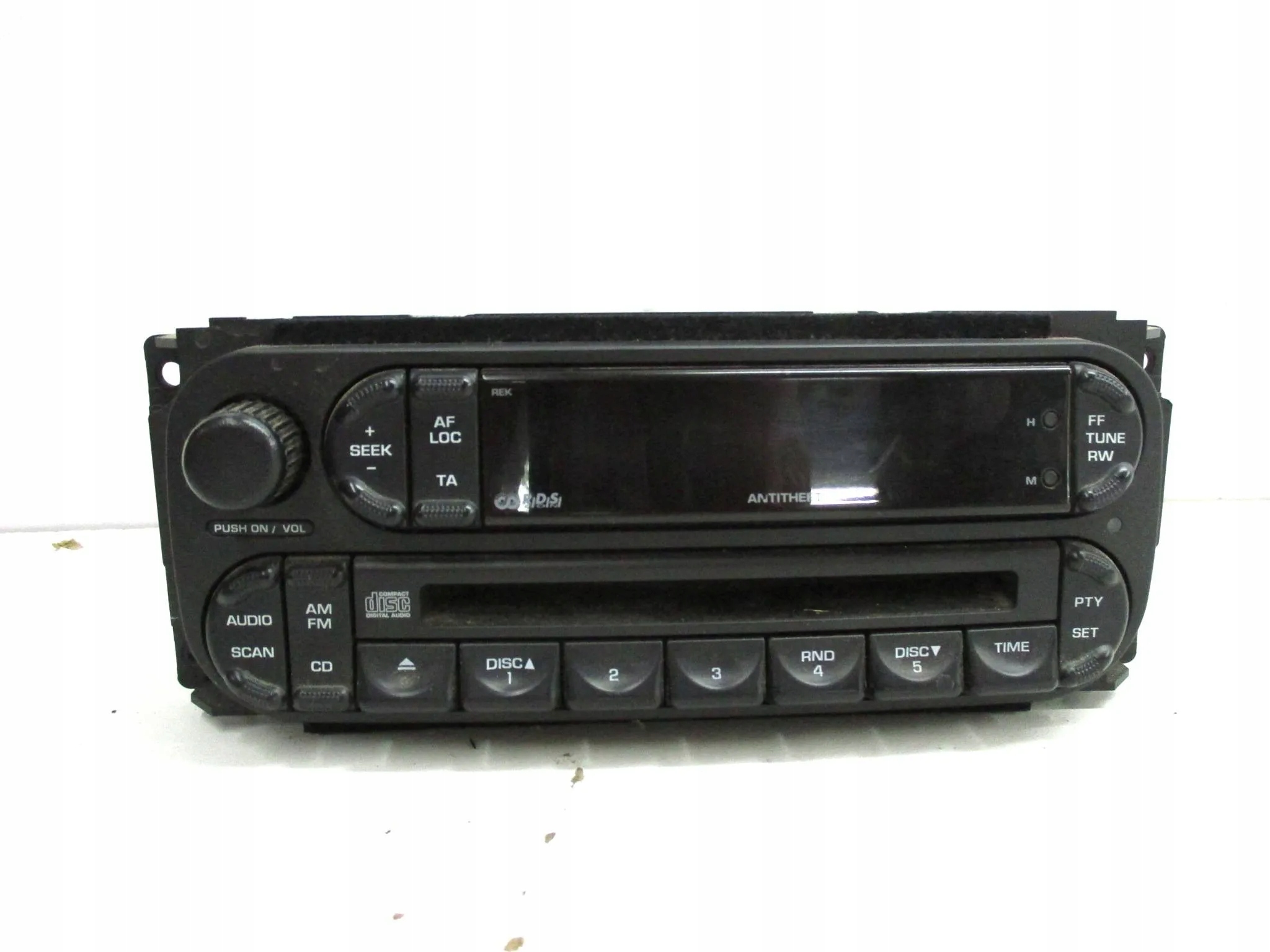 P05091610AD - Chrysler Voyager IV 01-08 CD-плеер