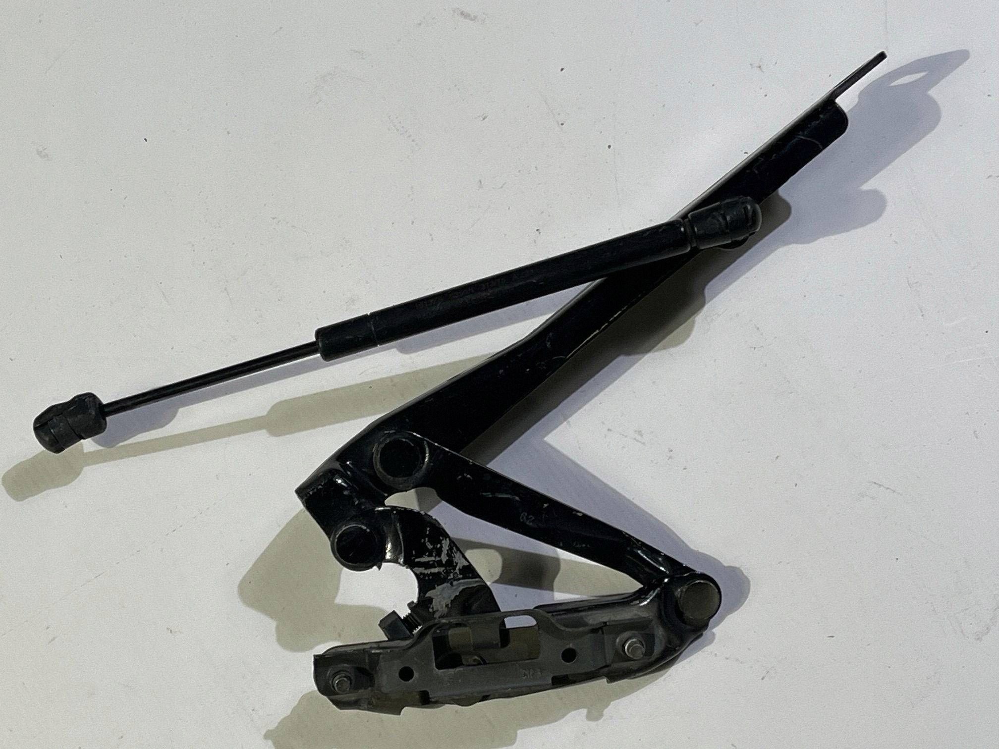hinge damper bonnets pokrywy of the engine right Dodge Challenger 2011-2023