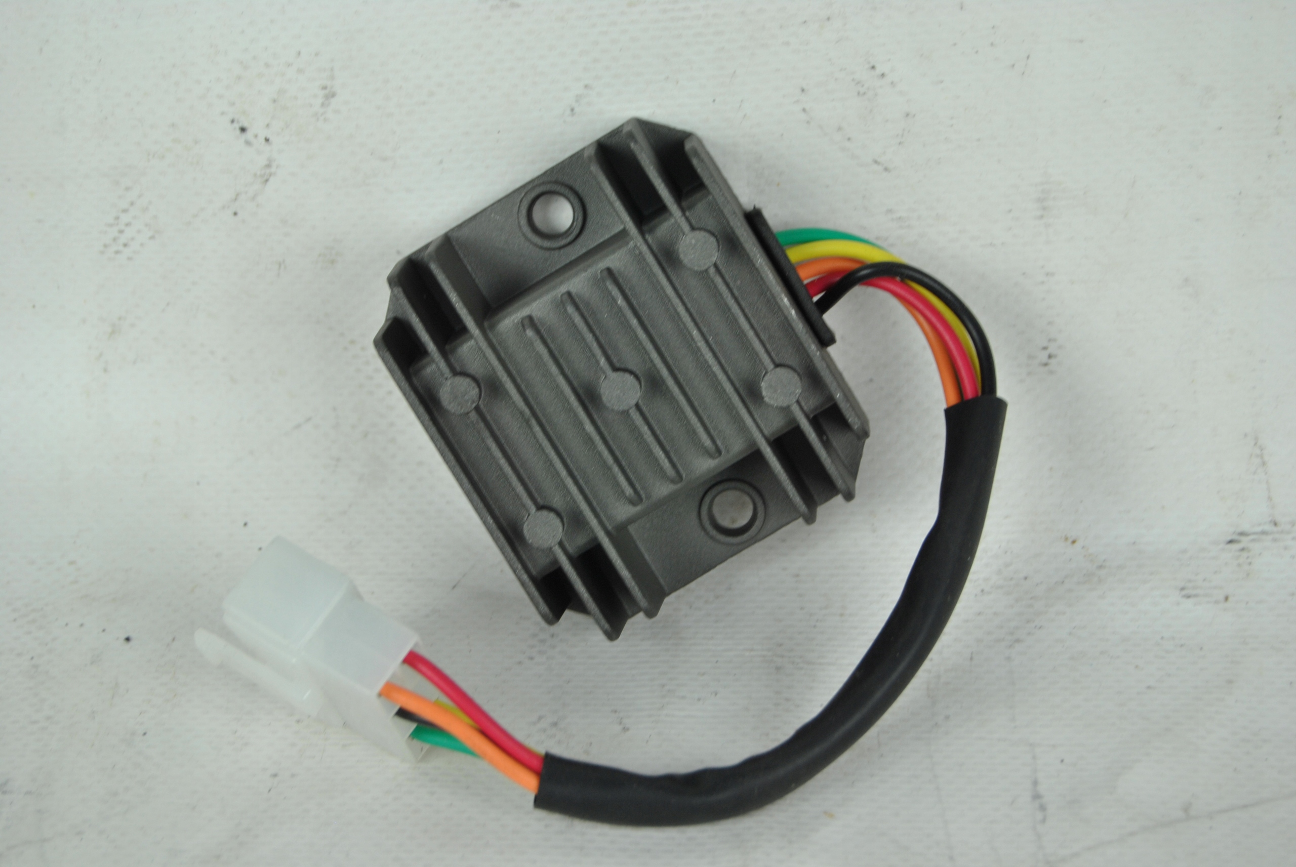 REGULATOR NAPIĘCIA JUNAK 5 PINÓW