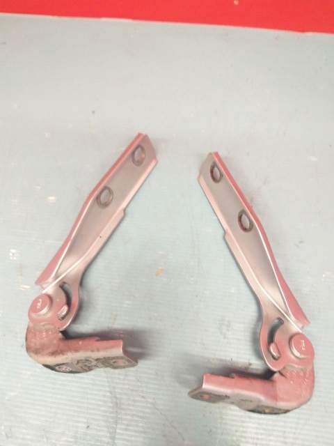 Audi a3 8p Петлі капоту