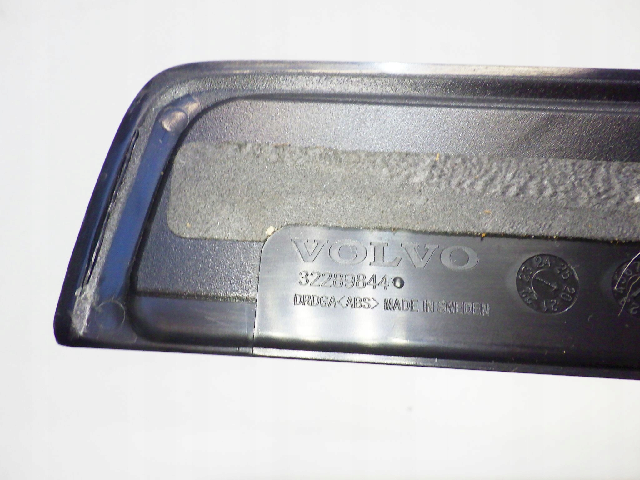 VOLVO XC40 2021 LISTWA NAKŁADKA PROGU PRZÓD PRAWA Jakość części (zgodnie z GVO) O - oryginał z logo producenta pojazdu (OE)