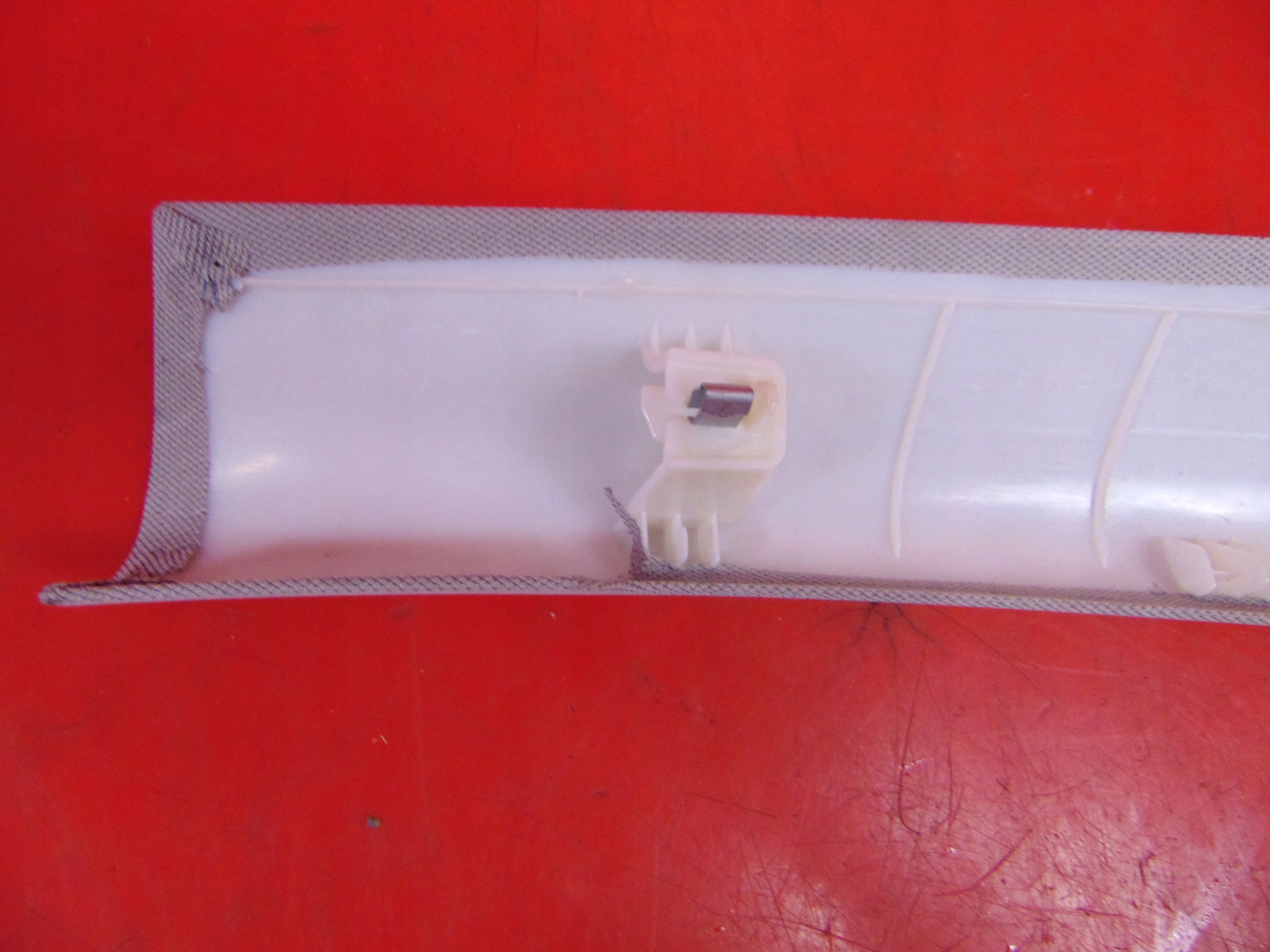 BMW 2 F46 F45 side pillar trim right front