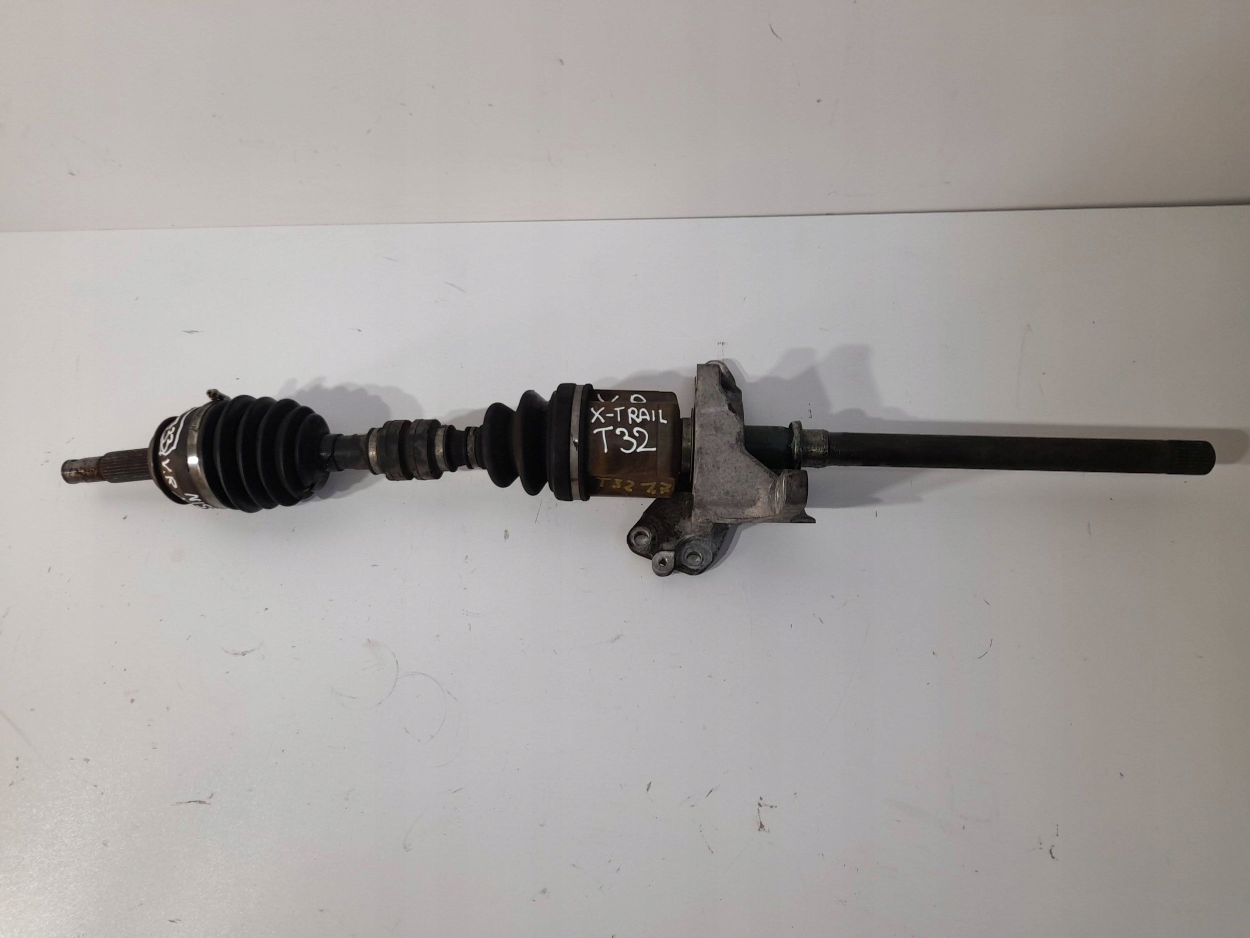 Nissan X-Trail T32 semi-axis front right 391004BE4B (P733)