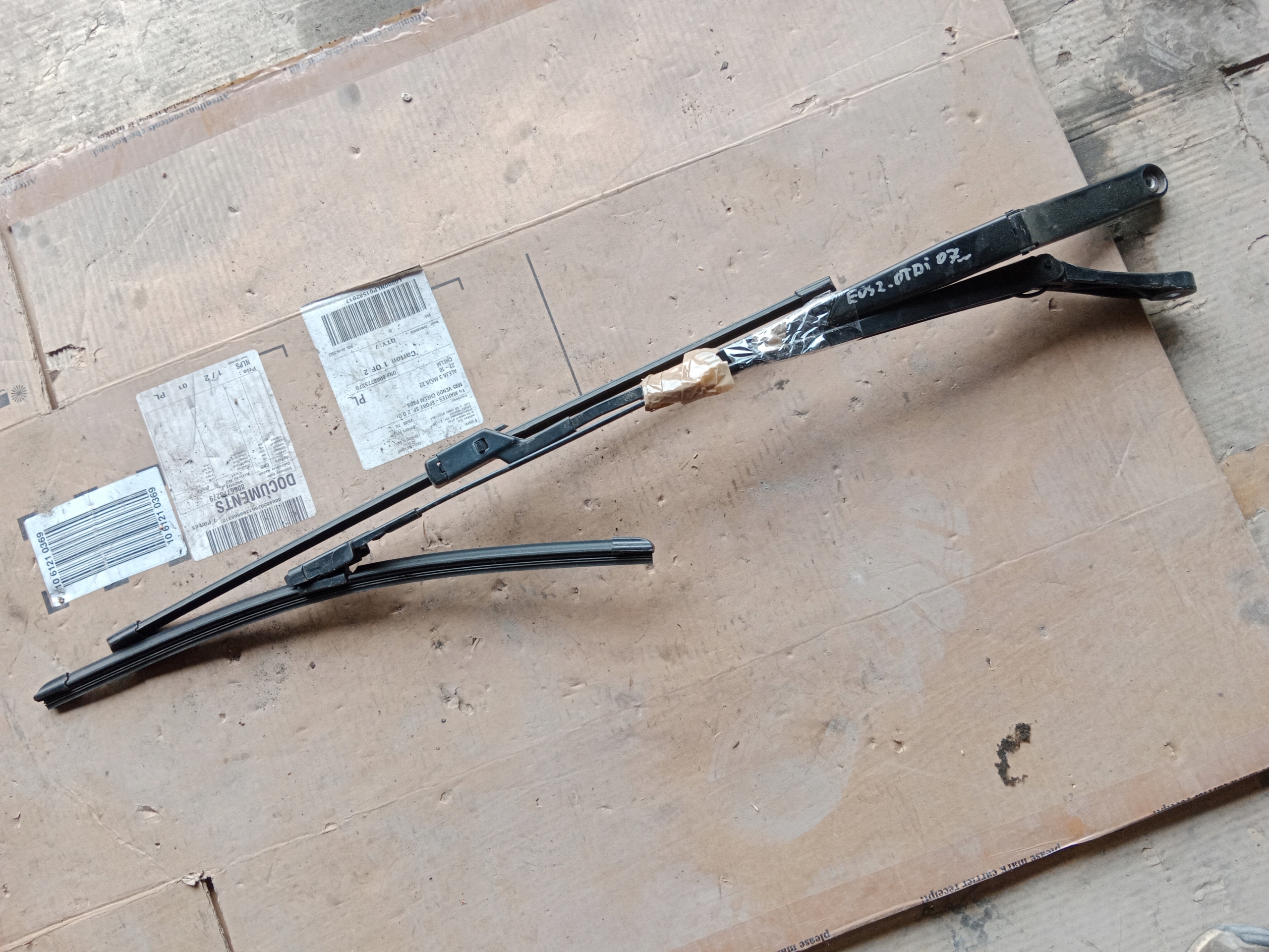 wiper arm front VW EOS 1Q1955409 1Q1955410