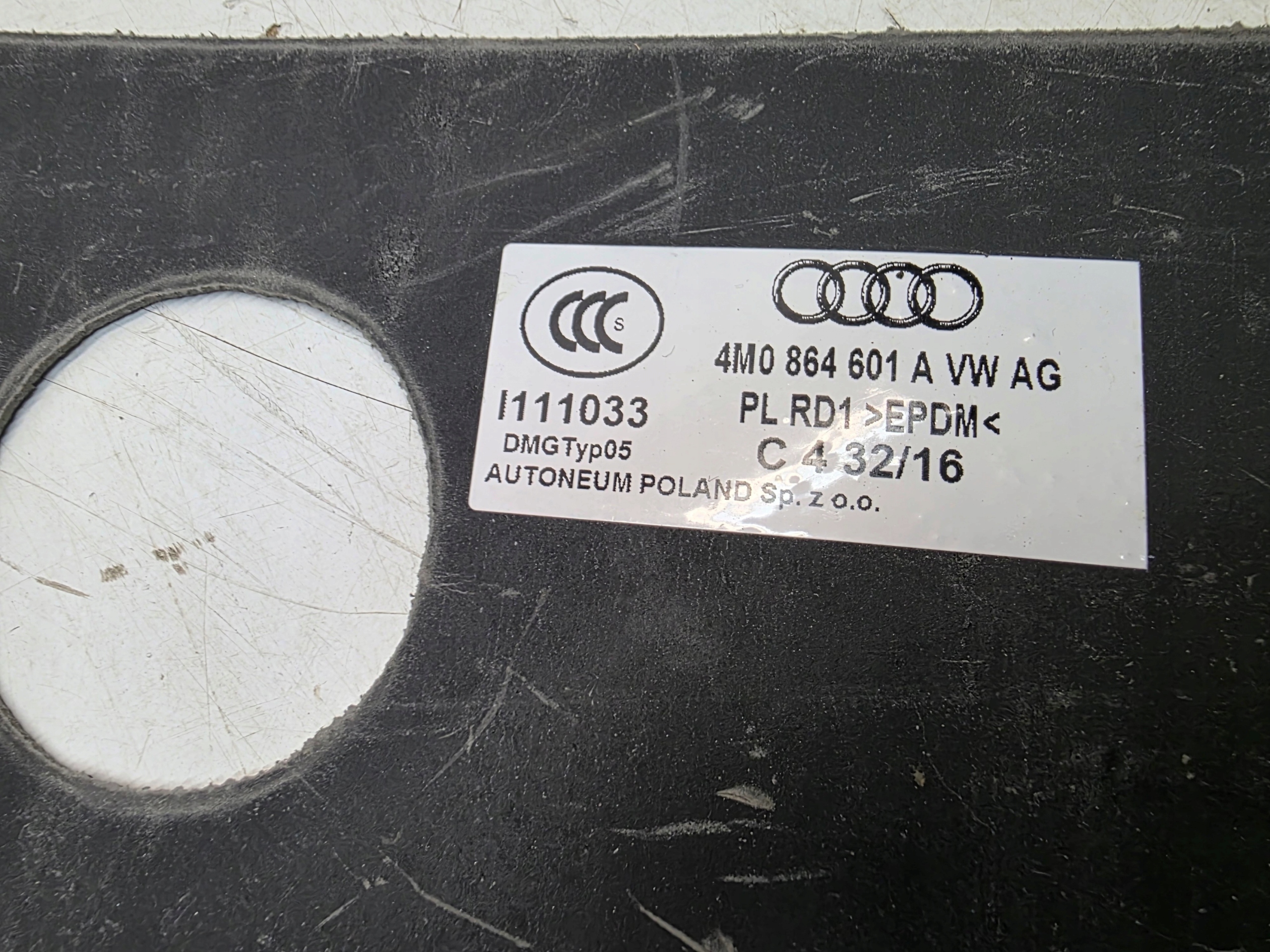 MATA Insonorisation Sol Gauche Avant AUDI Q7 4M 4M0864601A