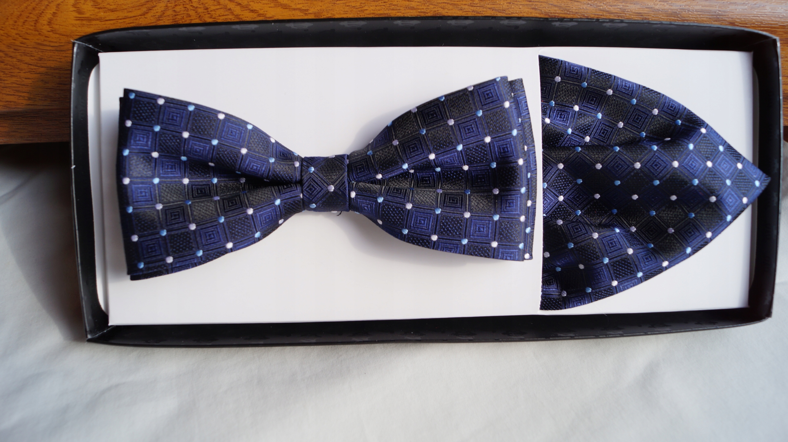 

Muszka Polski Produkt W 100% z wypustką Kwiaty