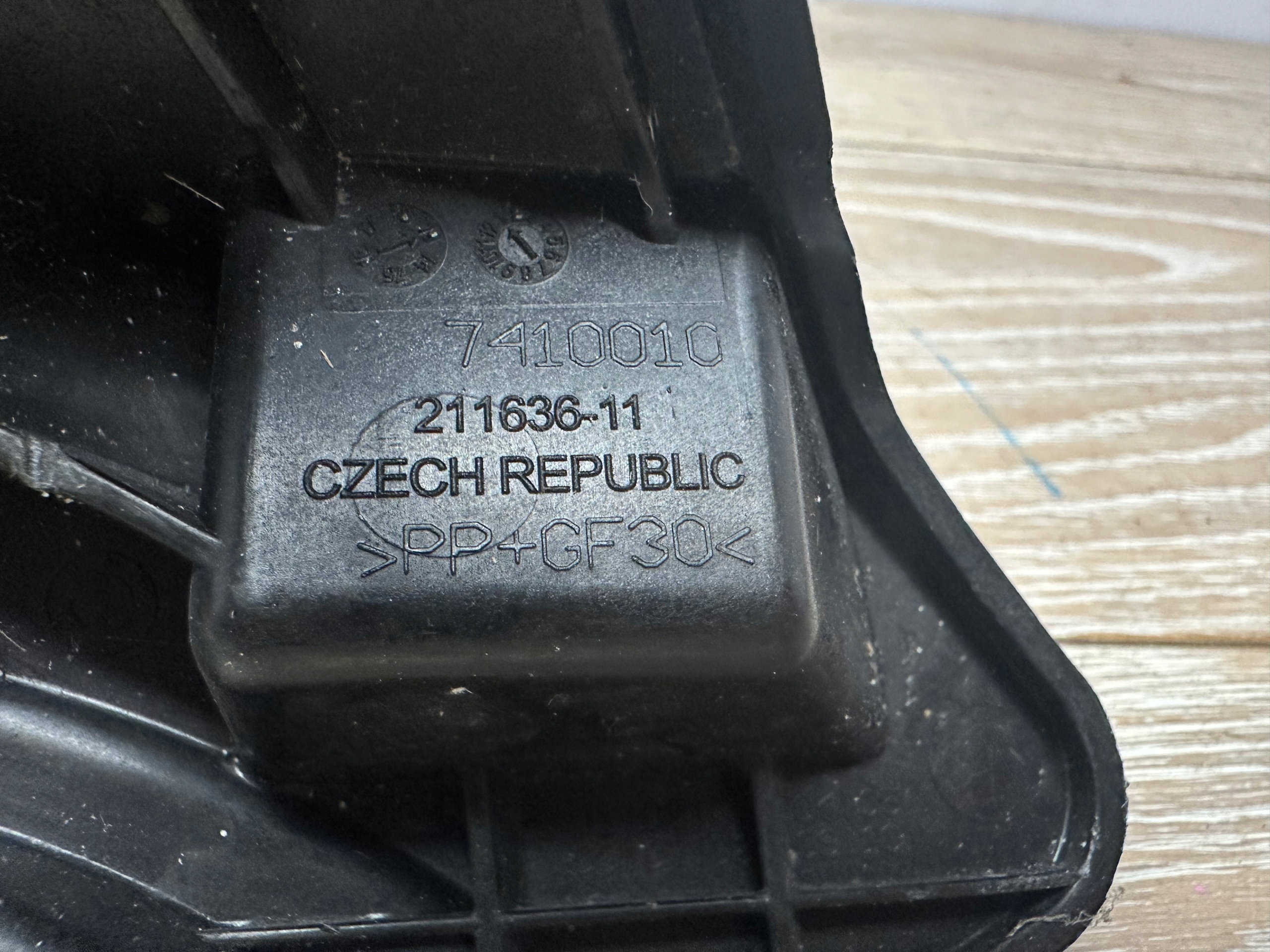 BMW X1 F48 2015- support holder of a bumper right front 7410010