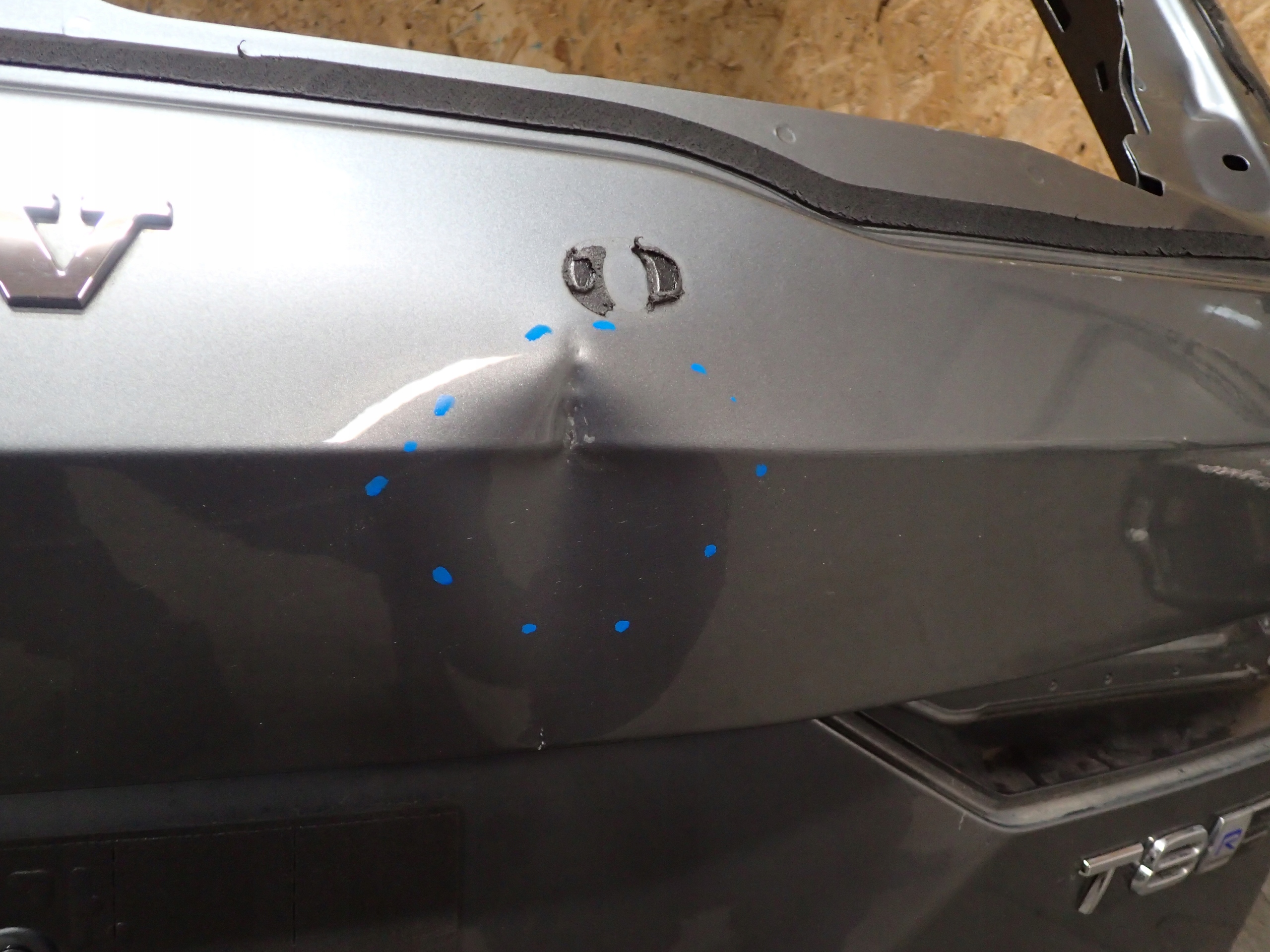 KLAPA TYŁ VOLVO V60 II 2 18- Producent części Volvo OE