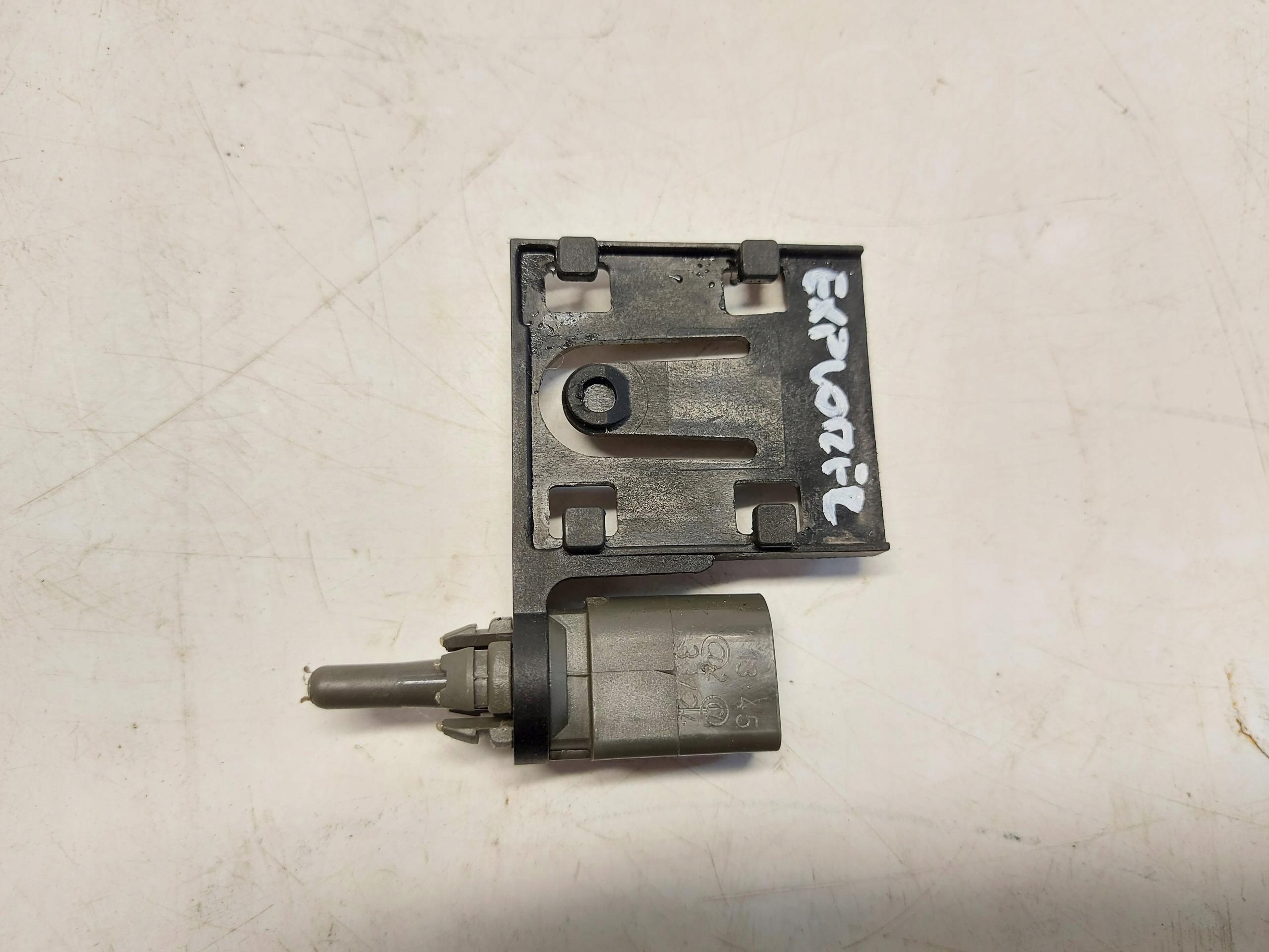 Ford Explorer VII R2KB sensor temperatury zewnetrznej 8Z0820535B