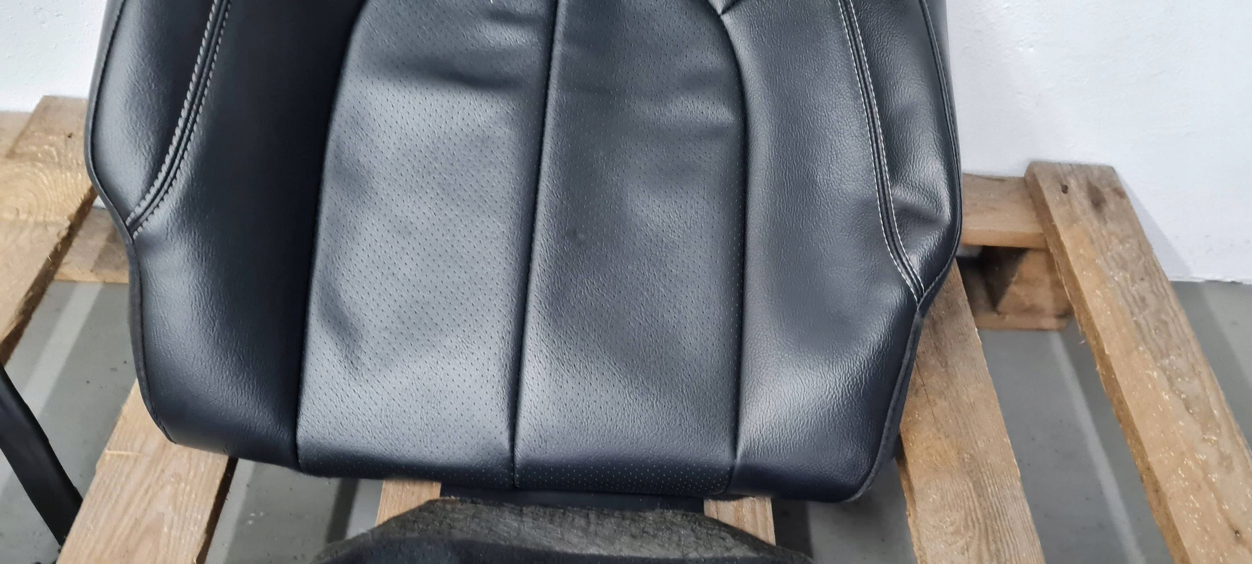 Chrysler Pacifica 2022 Blende Abdeckung SITZ Sitz Leder 2 RZAD rechts heck