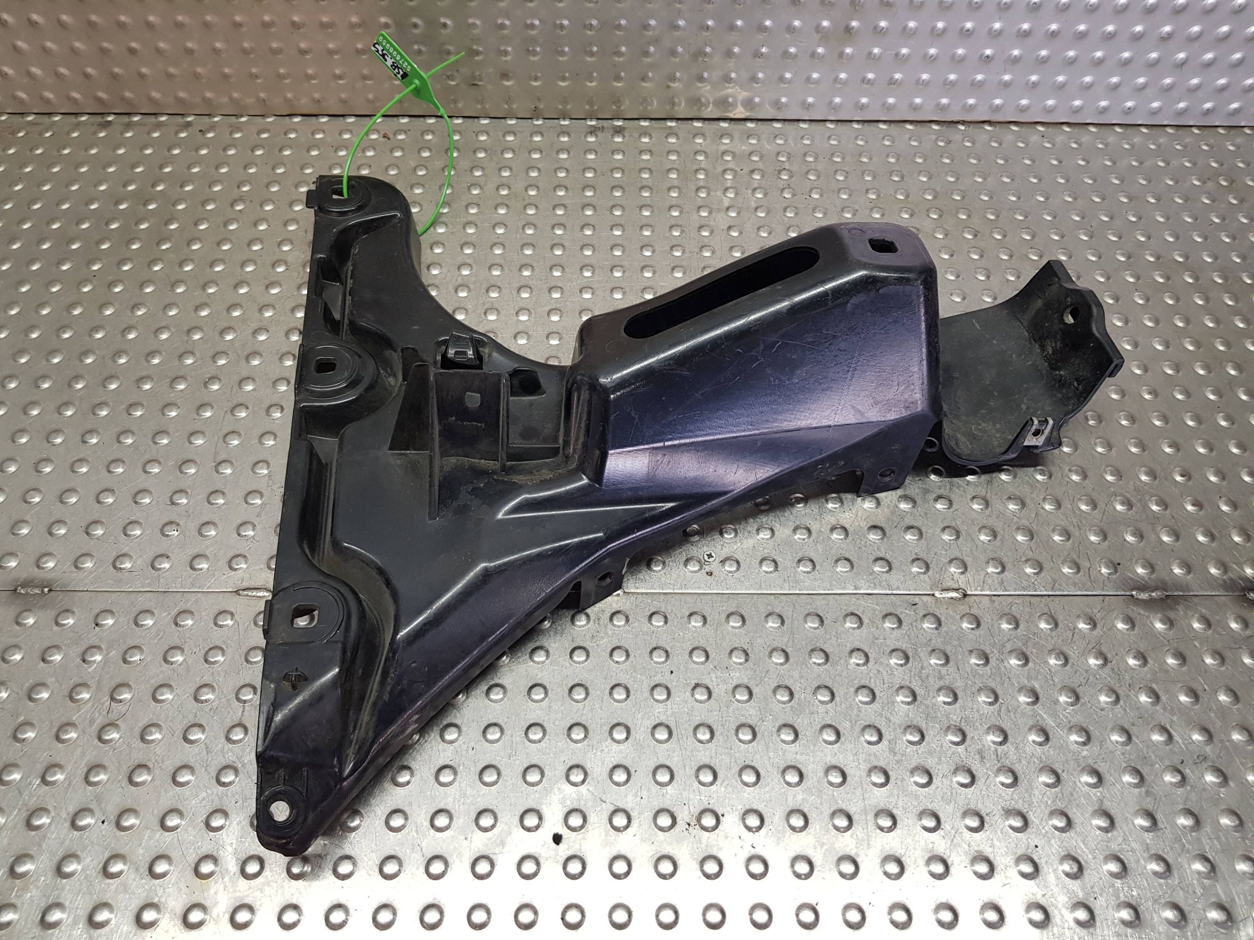 bumper bracket right rear part 7178186 BMW E60